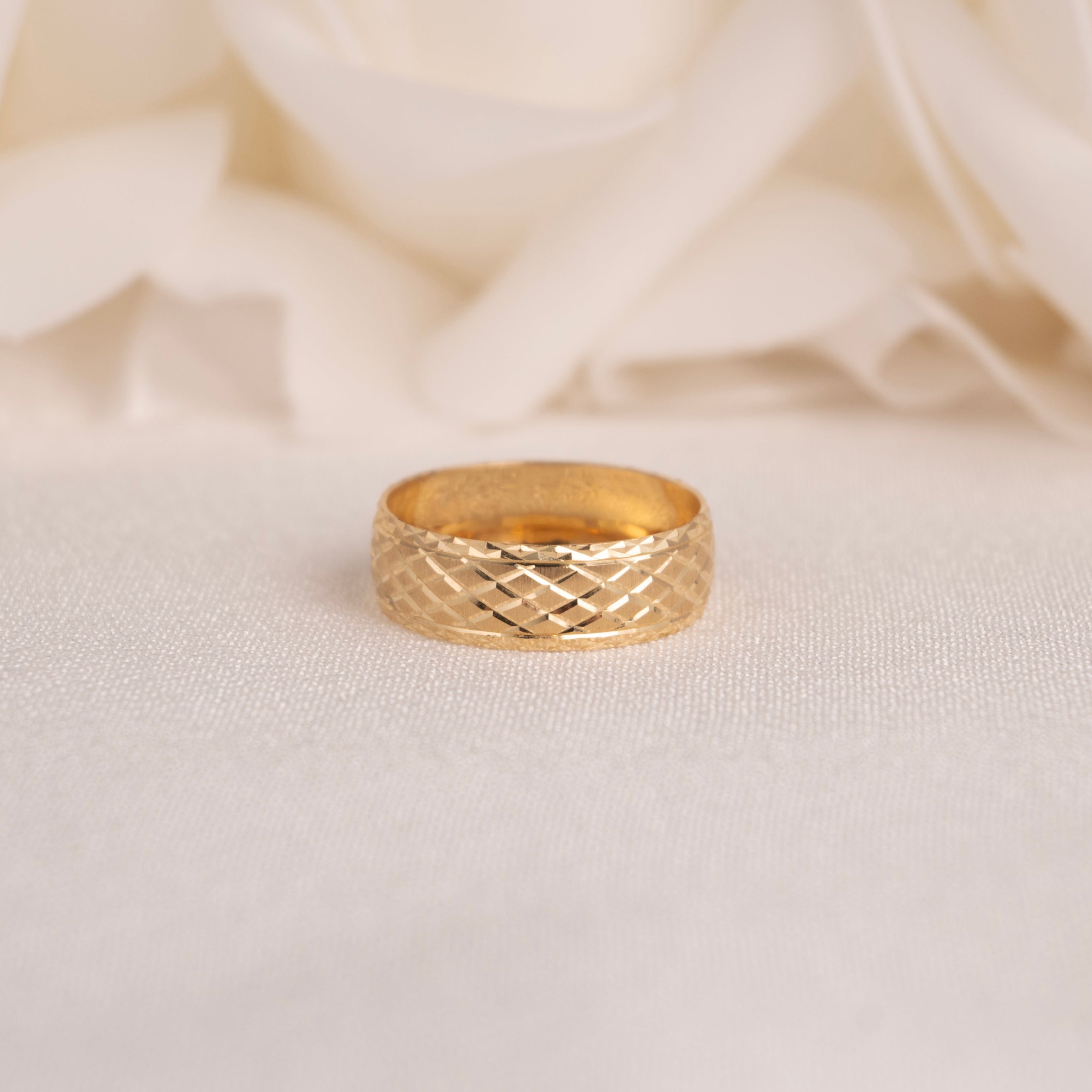 14k Diamond Cut Wedding Band