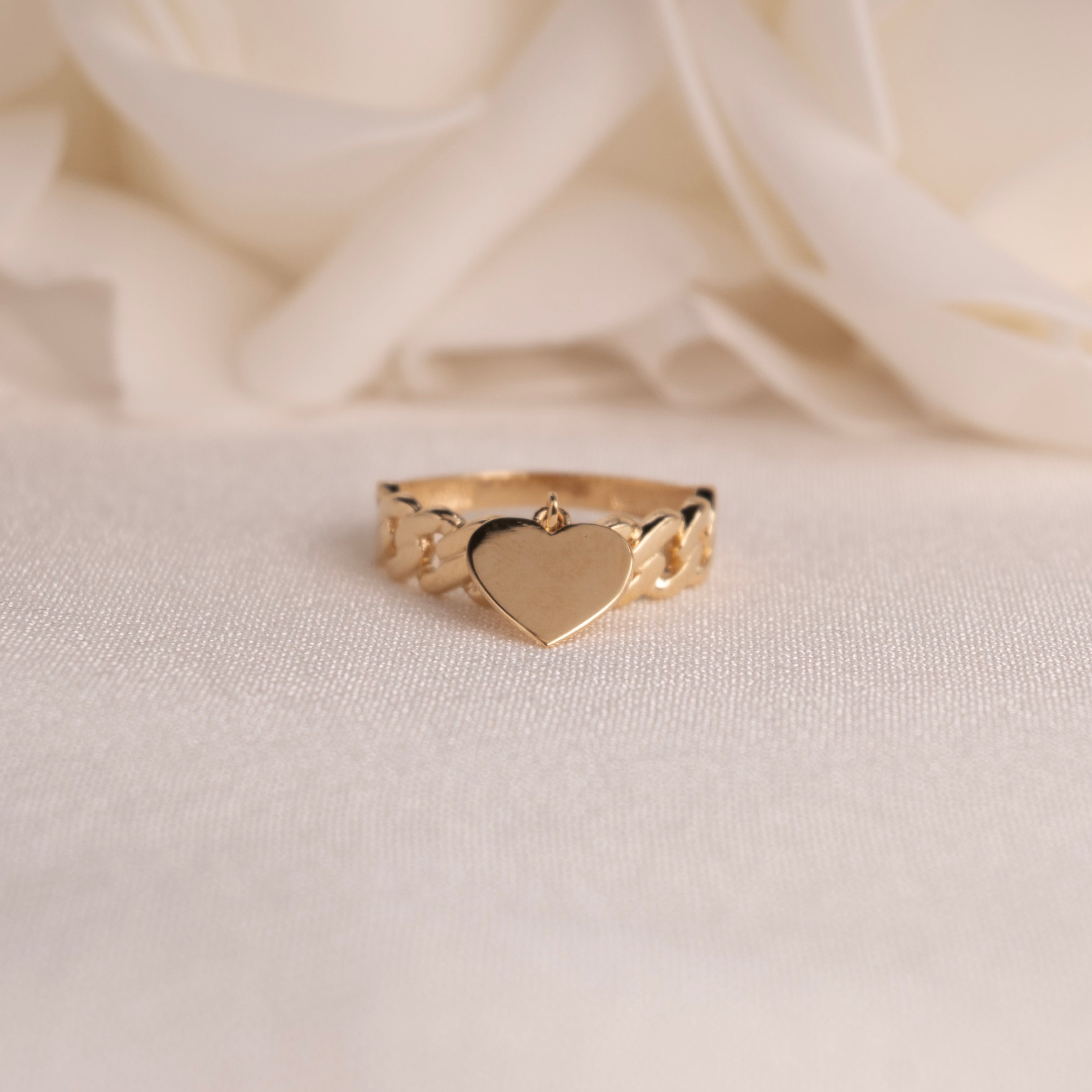 Anillo de cadena con dije de corazón de 14k