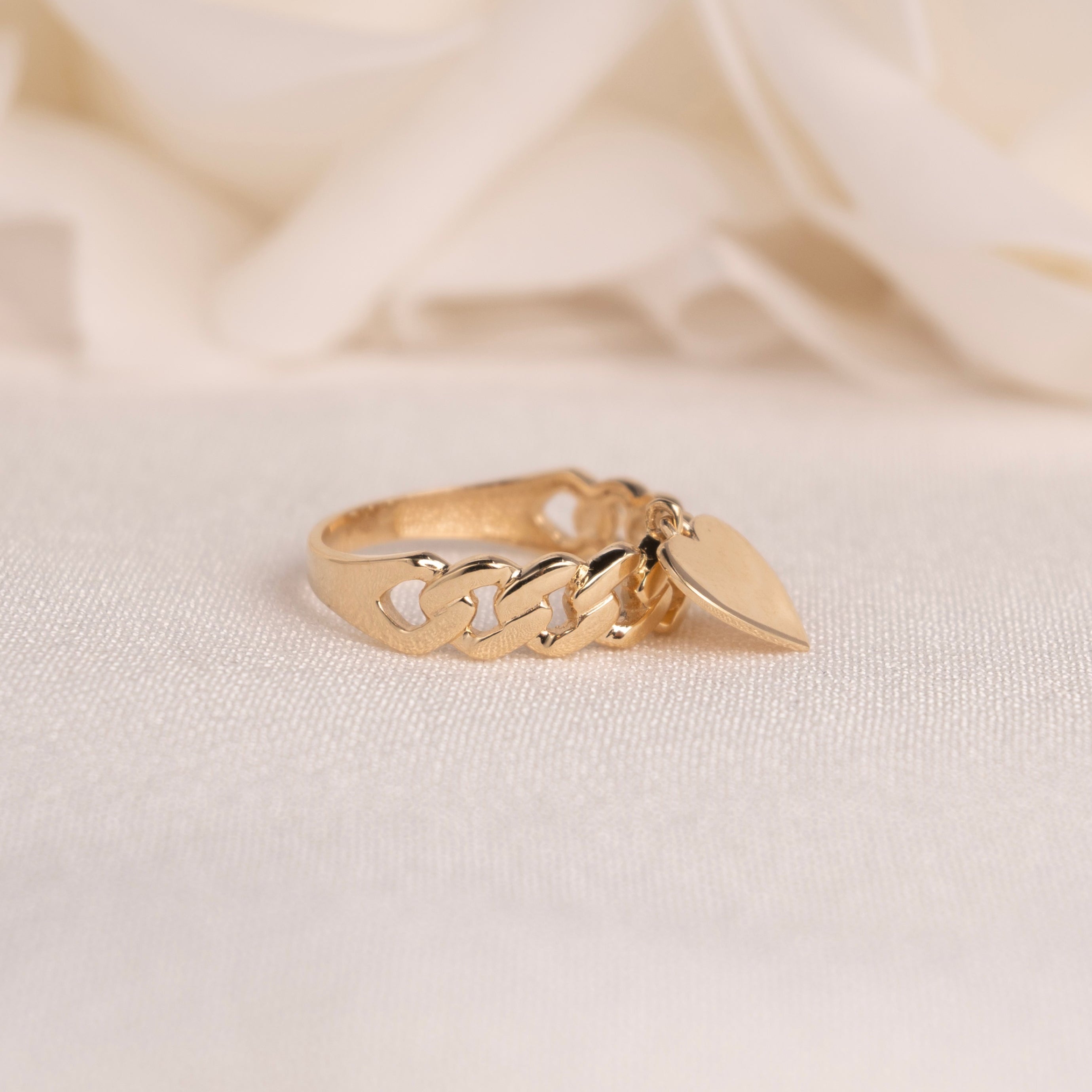 Anillo de cadena con dije de corazón de 14k