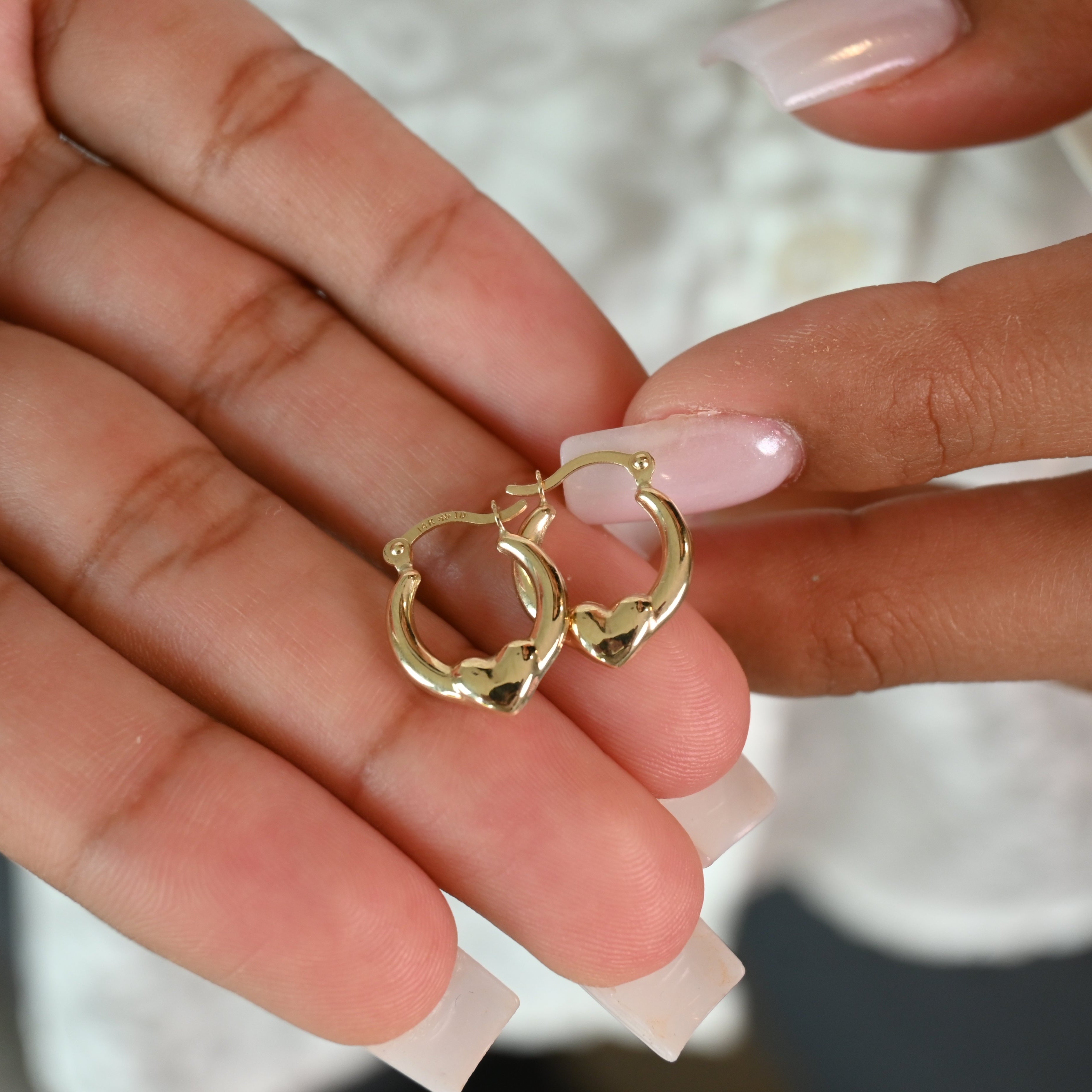 Aros con corazones en oro de 14 quilates (13 mm)