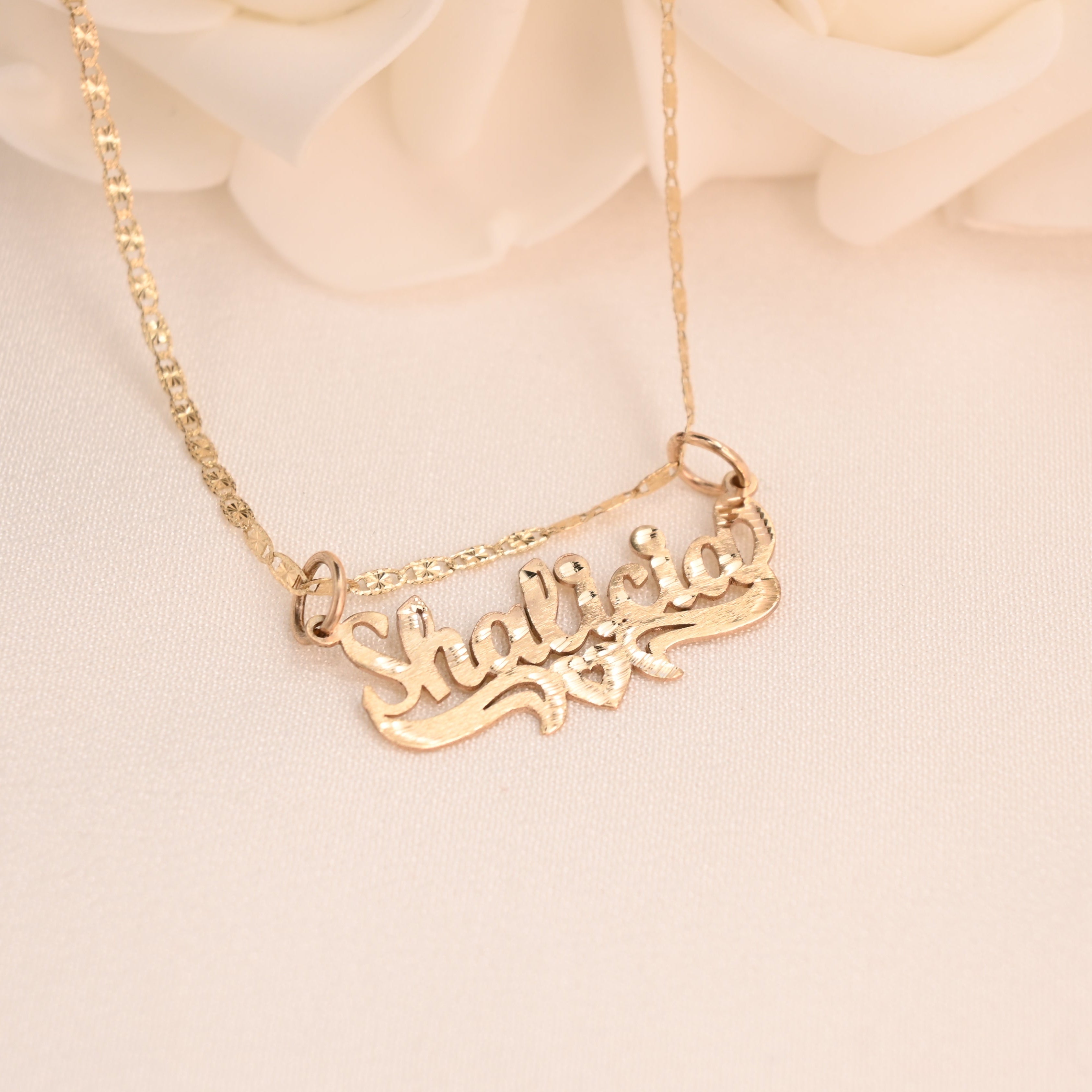 Placa de identificación personalizada con forma de corazón en oro macizo de 14 quilates