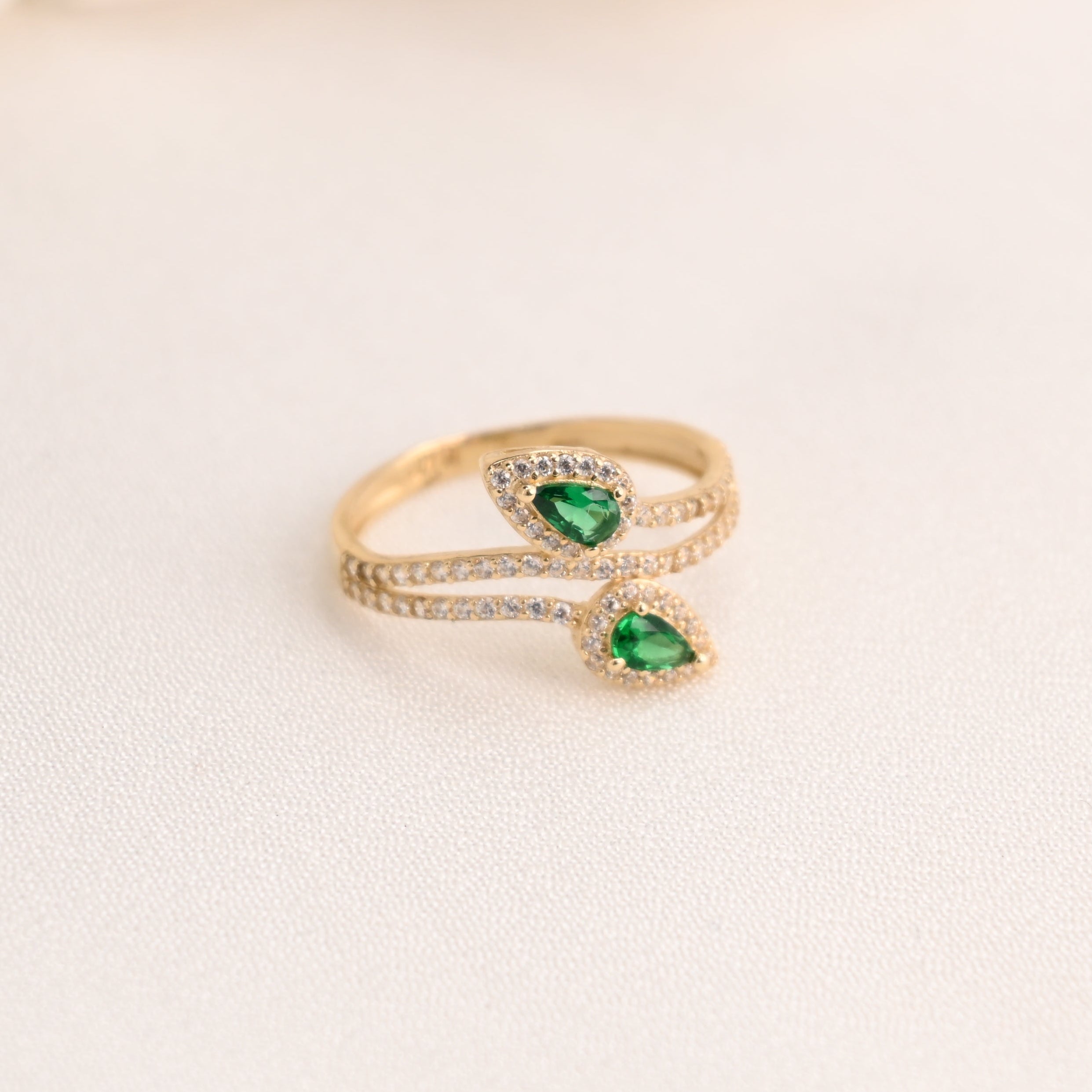 14k Simulated Emerald Ring