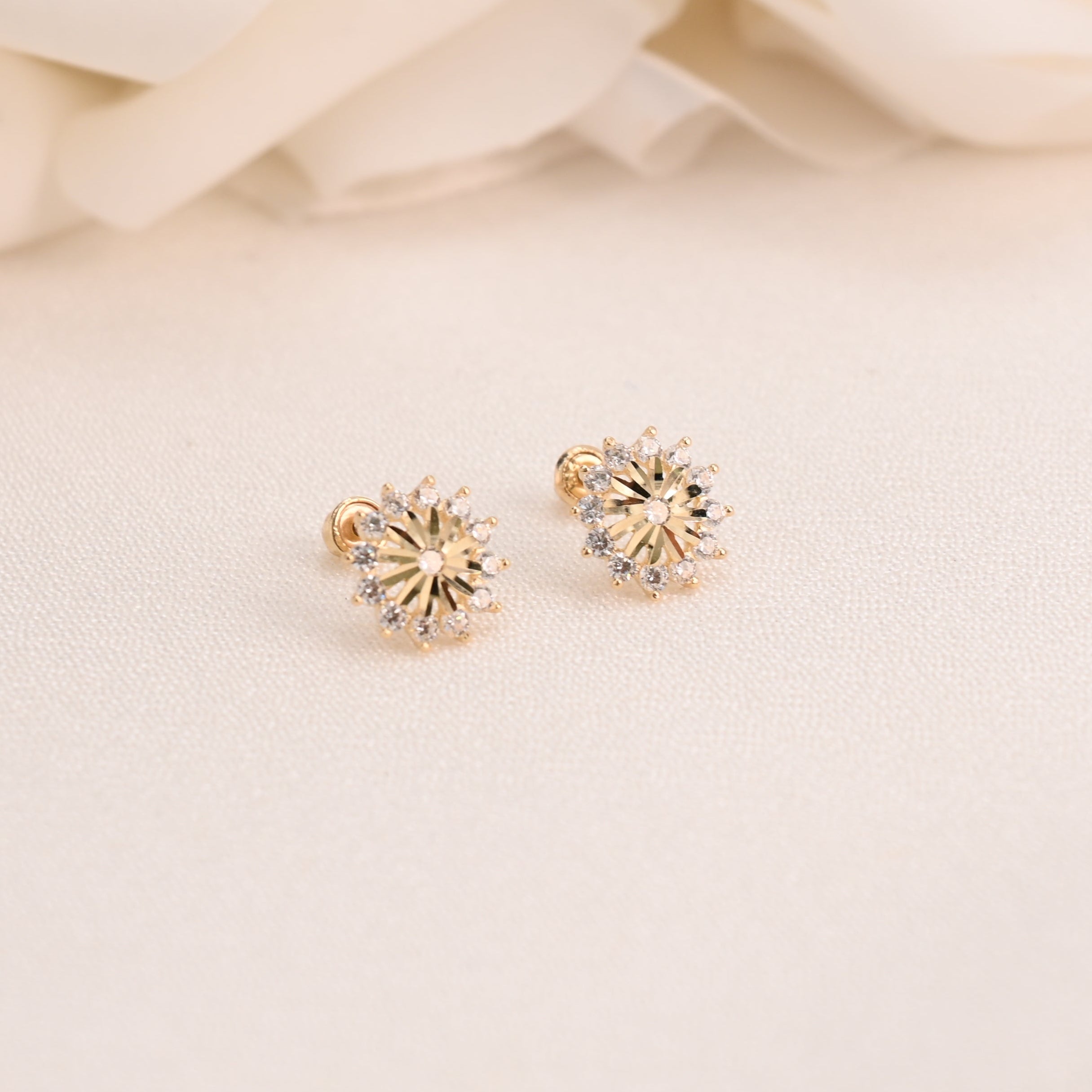 14k Radiant Sunburst Stud Earrings