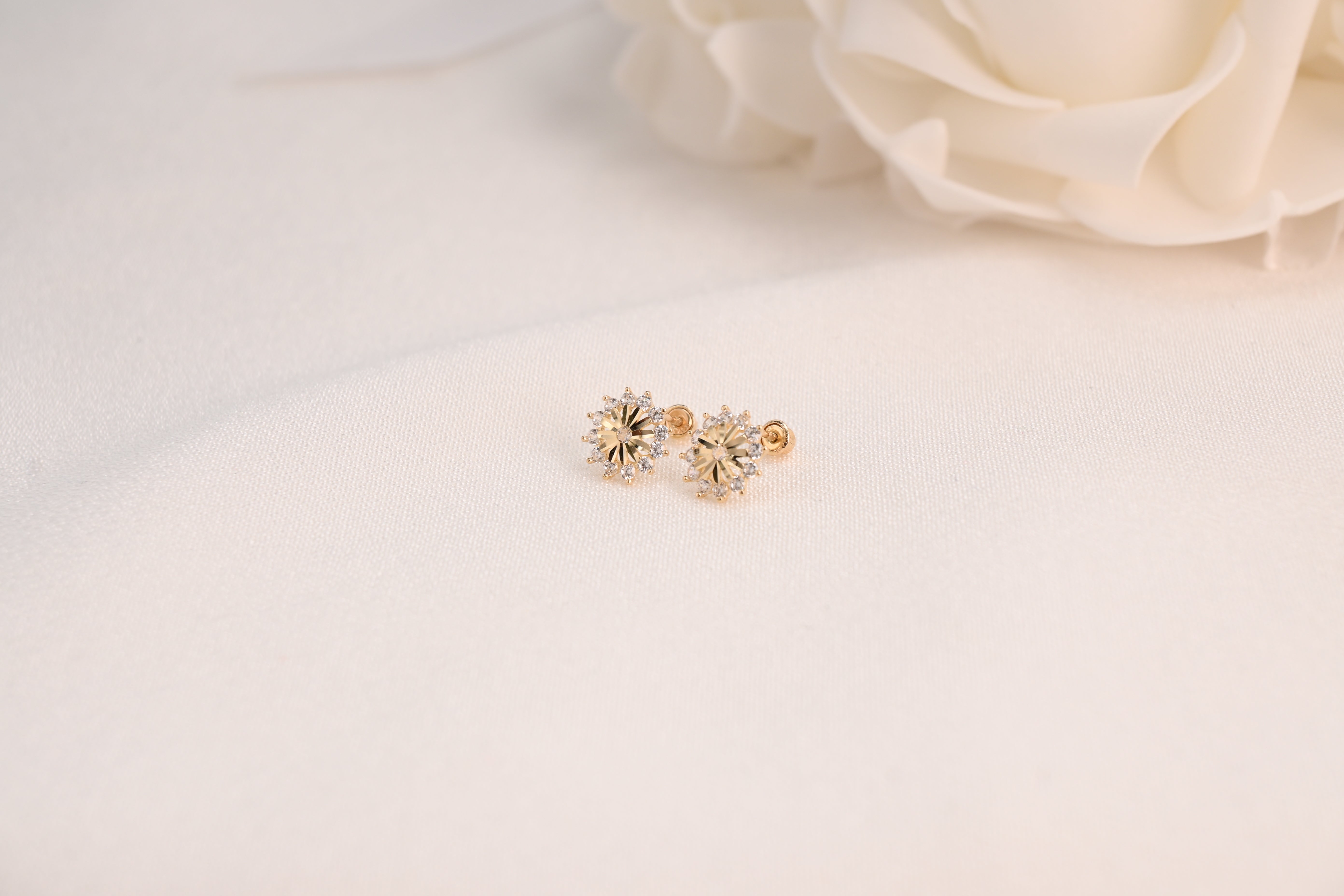 14k Radiant Sunburst Stud Earrings