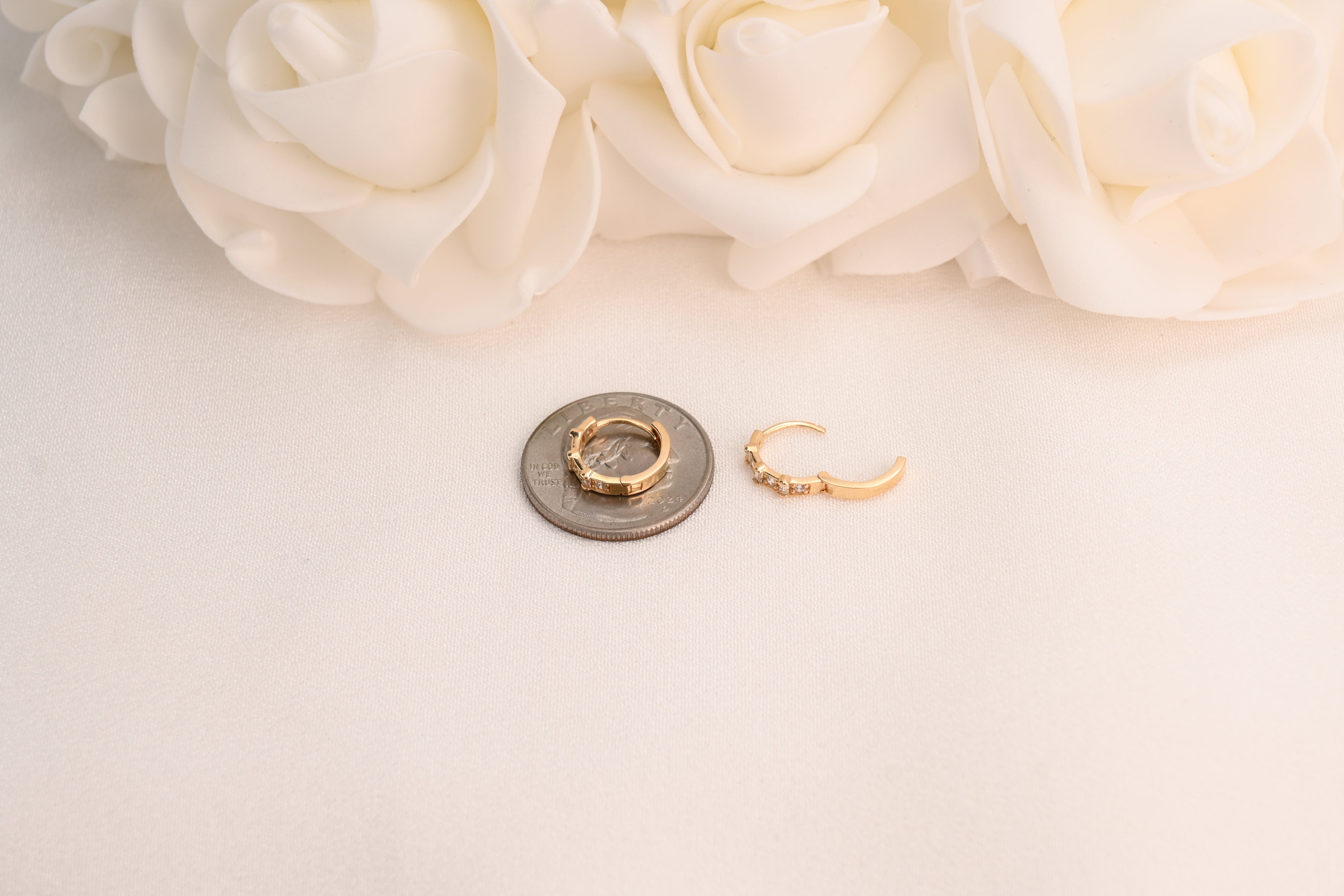 Aretes tipo aro con circonitas cúbicas baguette de 14 k (12,5 mm)