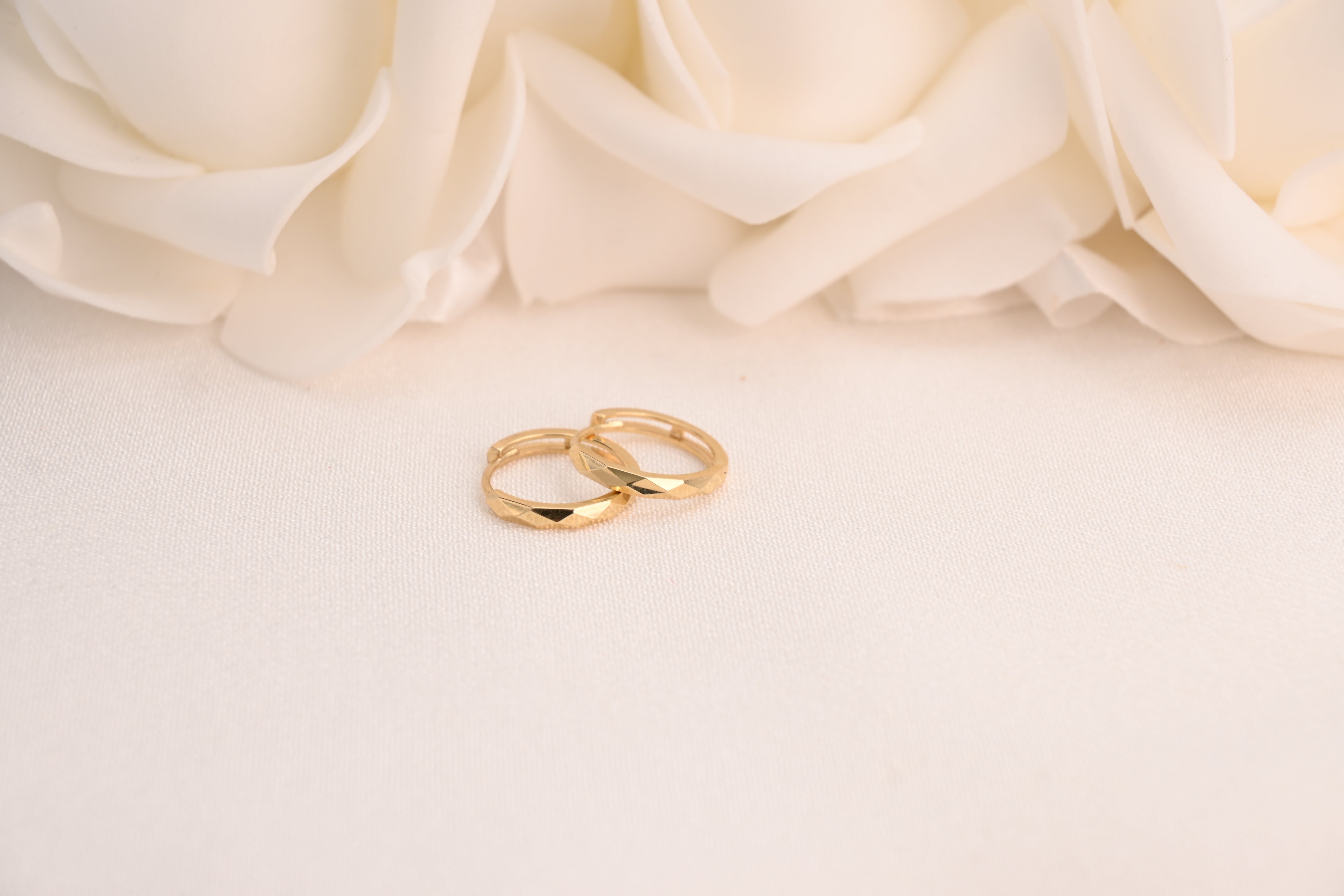 Pendientes Huggies con espejo de oro macizo de 14 k: 14 mm y 2 mm de grosor