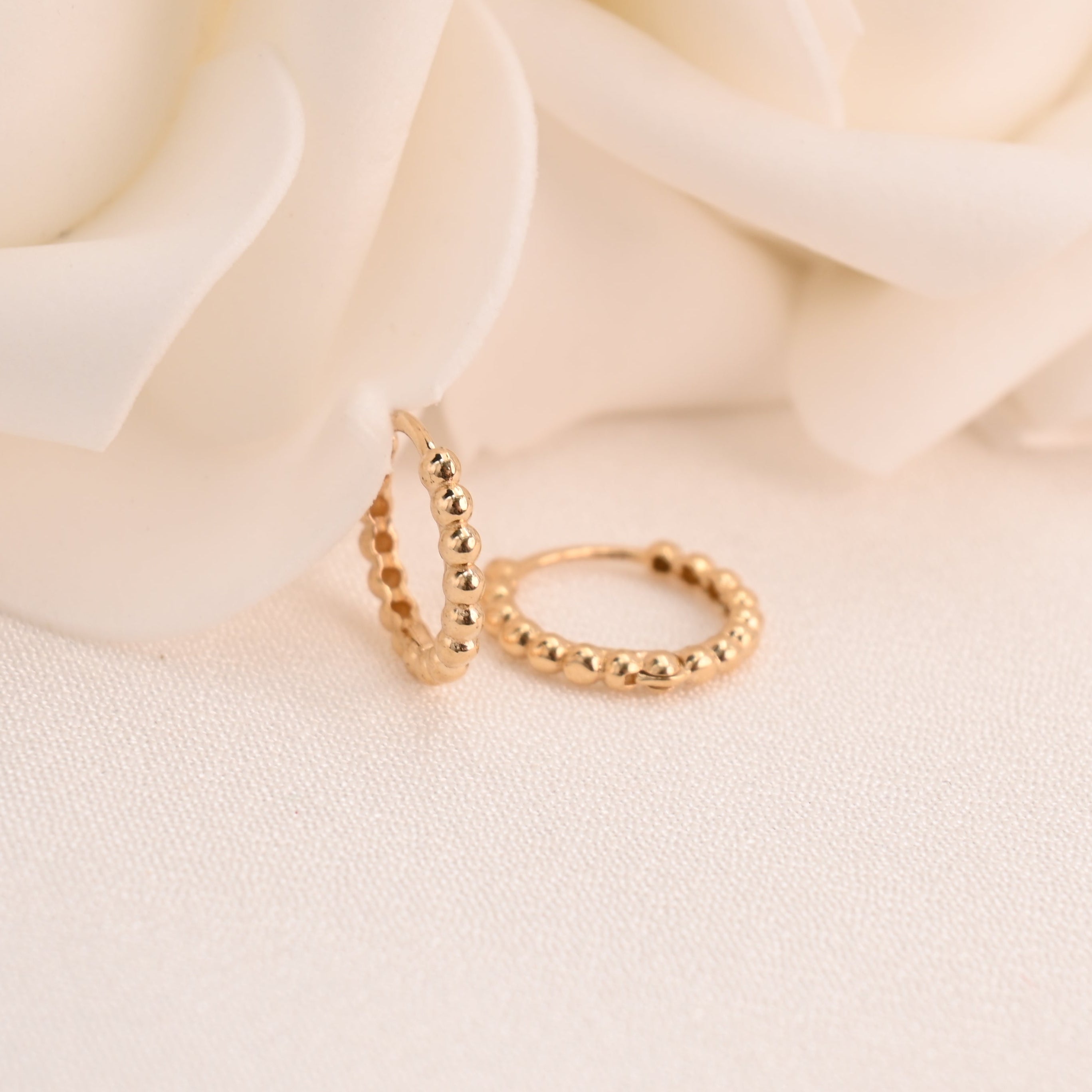 Aretes Huggies de cuentas de 14k - 15 mm