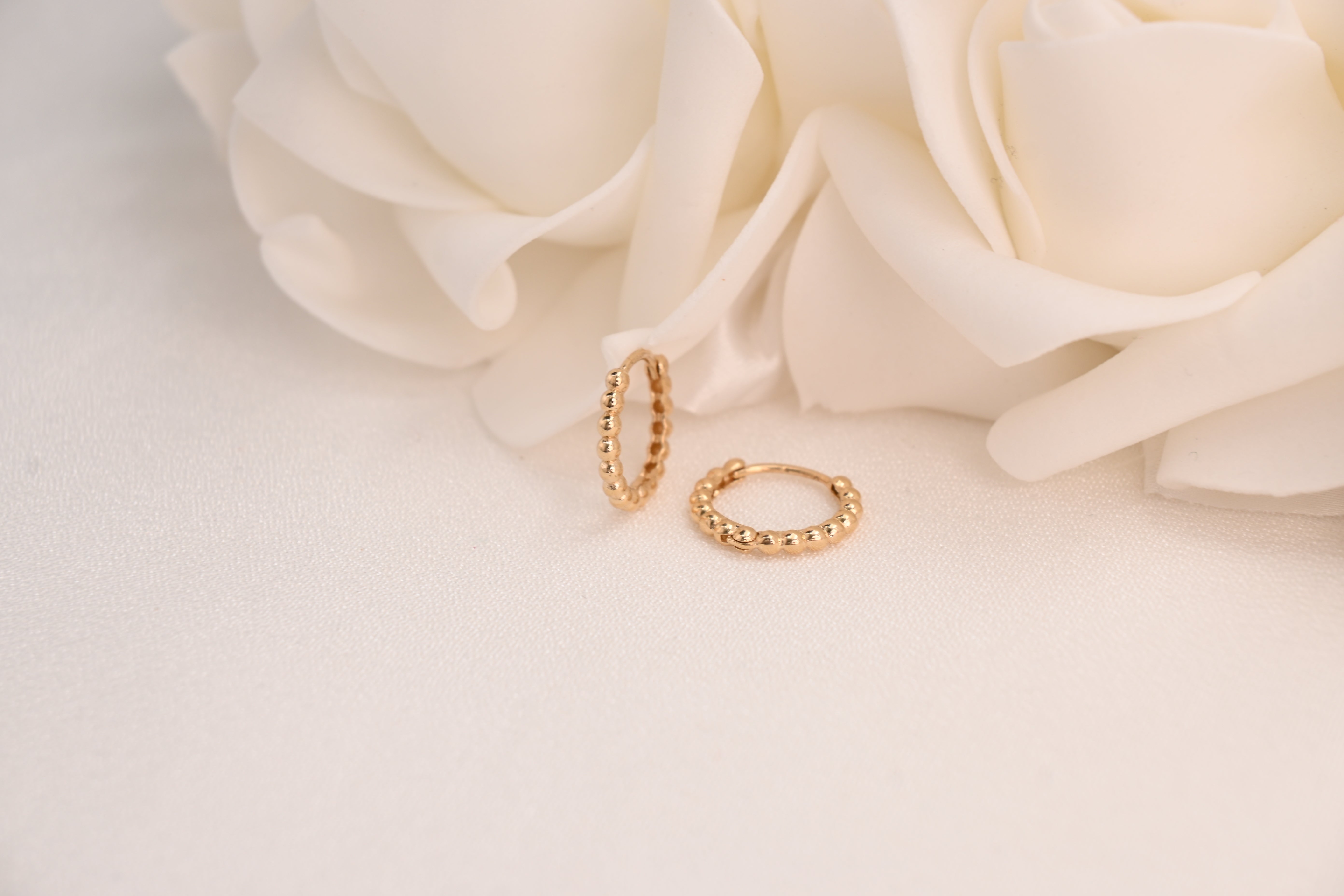 Aretes Huggies de cuentas de 14k - 15 mm