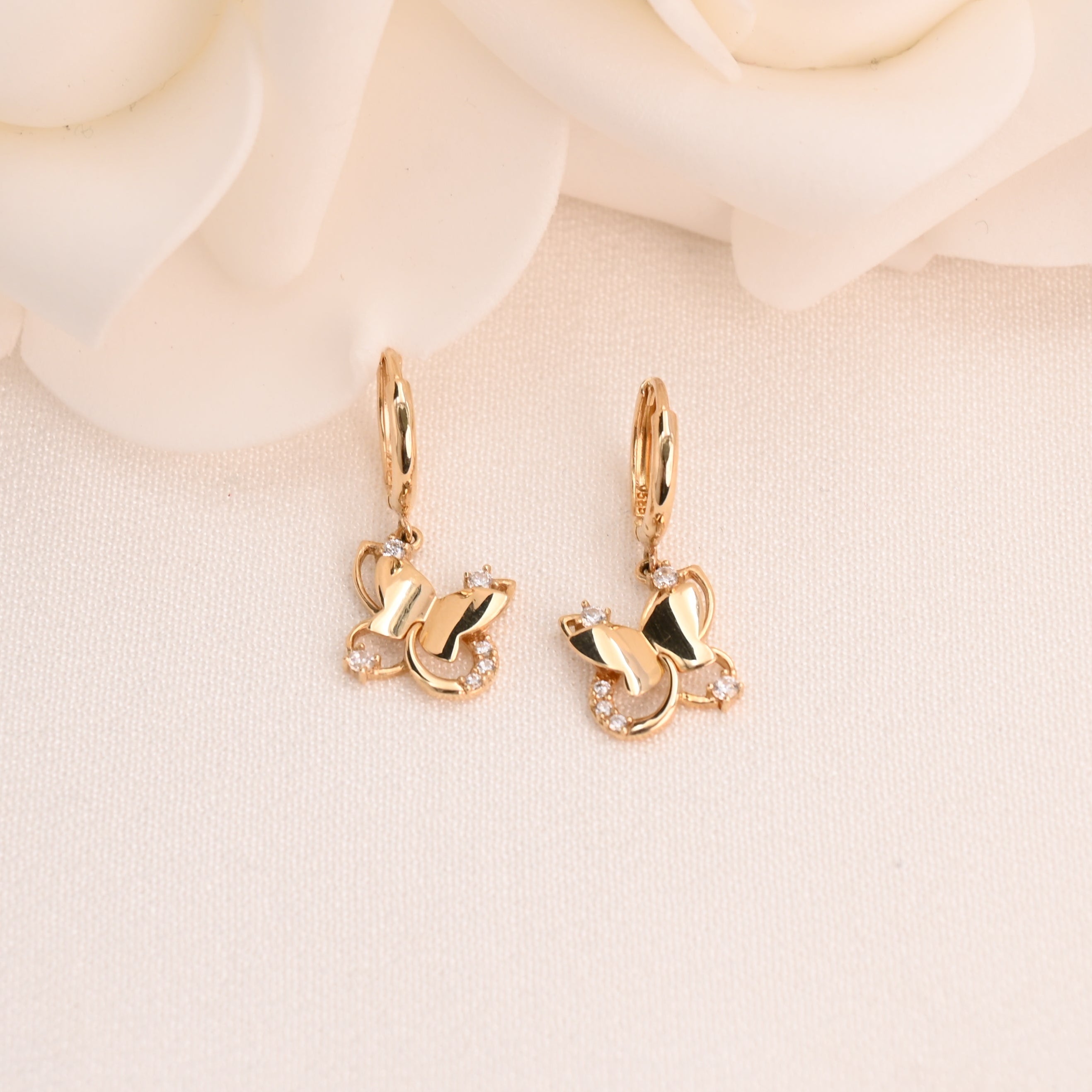 Pendientes Huggie de mariposa colgantes de oro macizo de 14 k (10 mm)