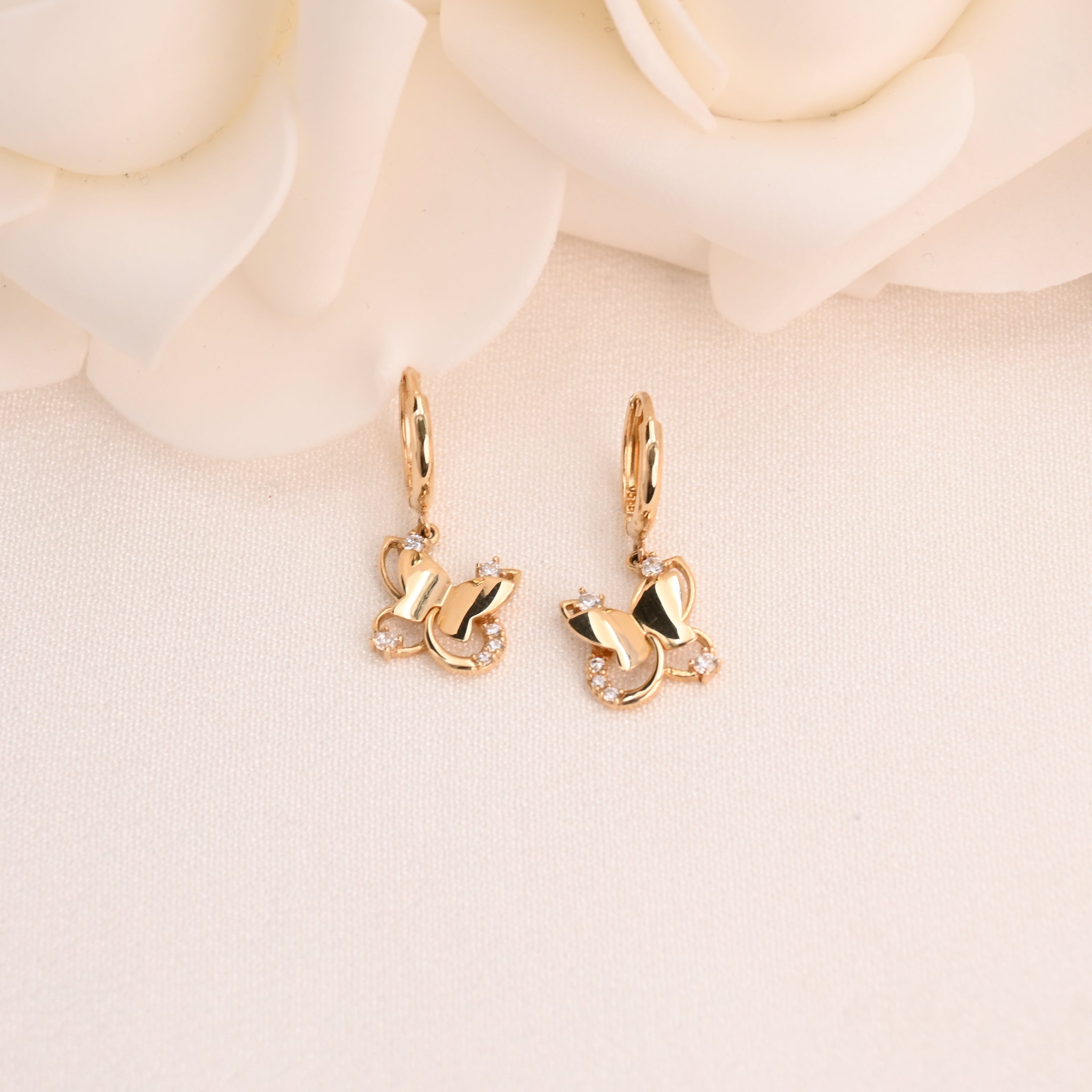 Pendientes Huggie de mariposa colgantes de oro macizo de 14 k (10 mm)