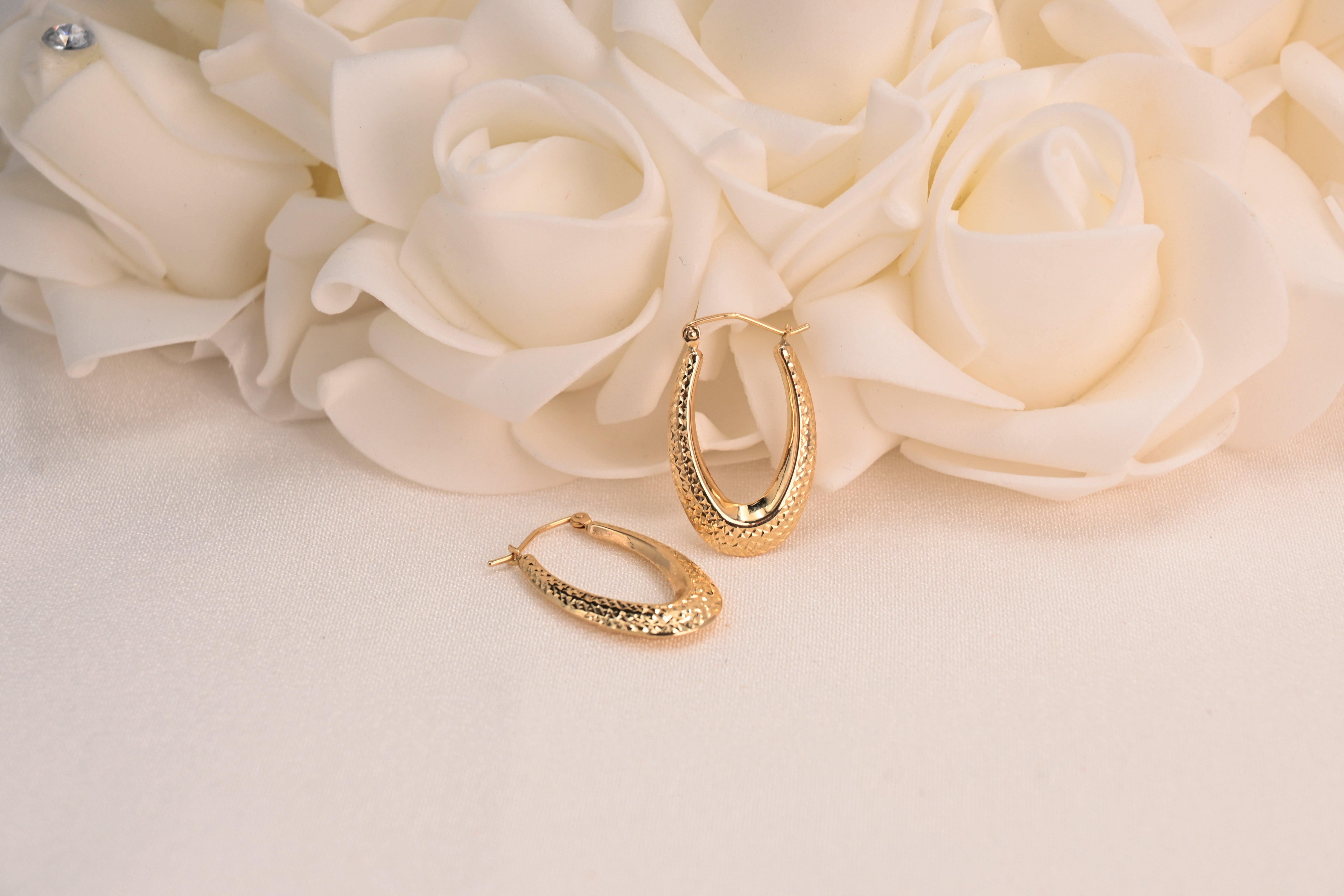 Beautiful 14k Gold Diamond Cut Oval Hoop Earrings