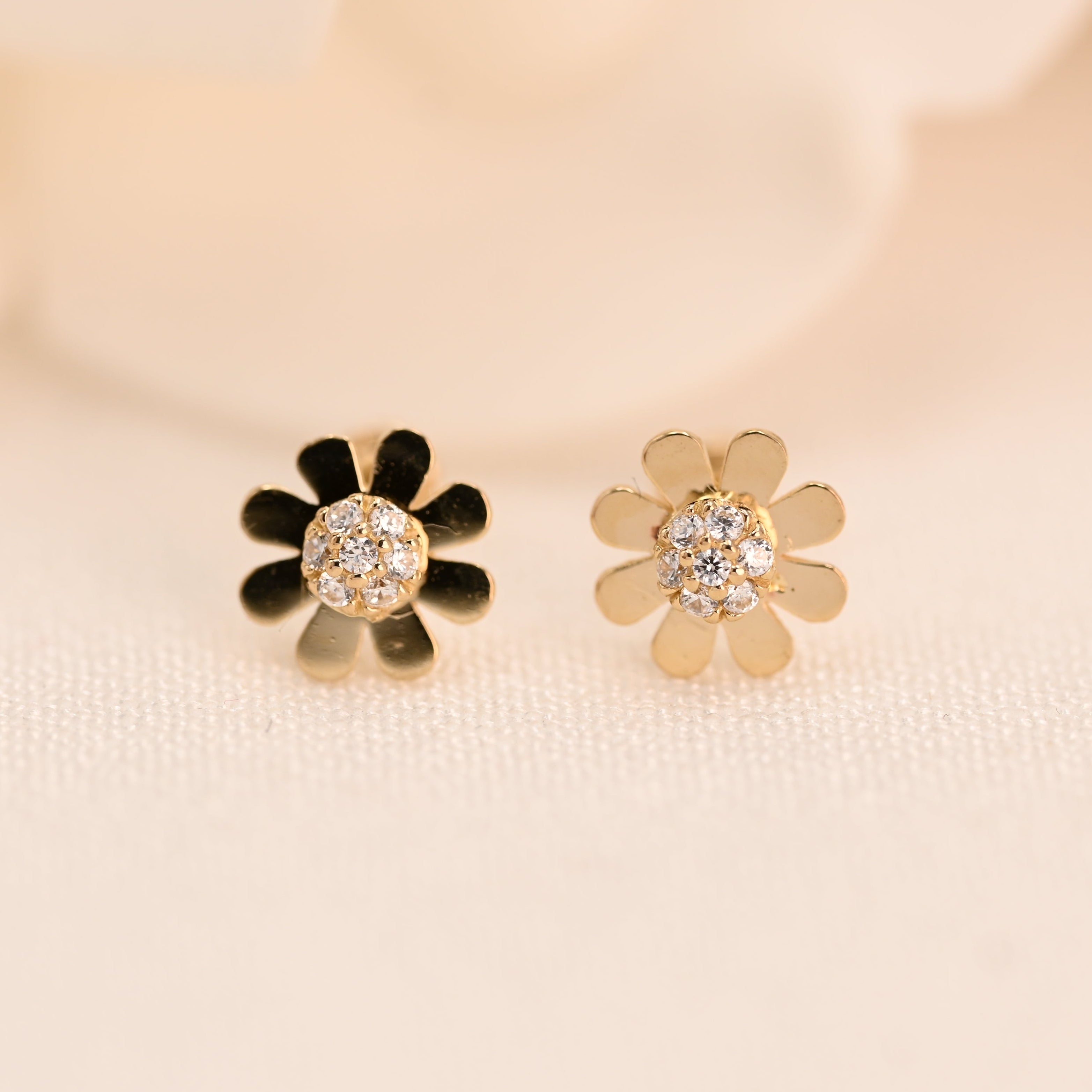 14k Daisy Cubic Zirconia Stud Earrings