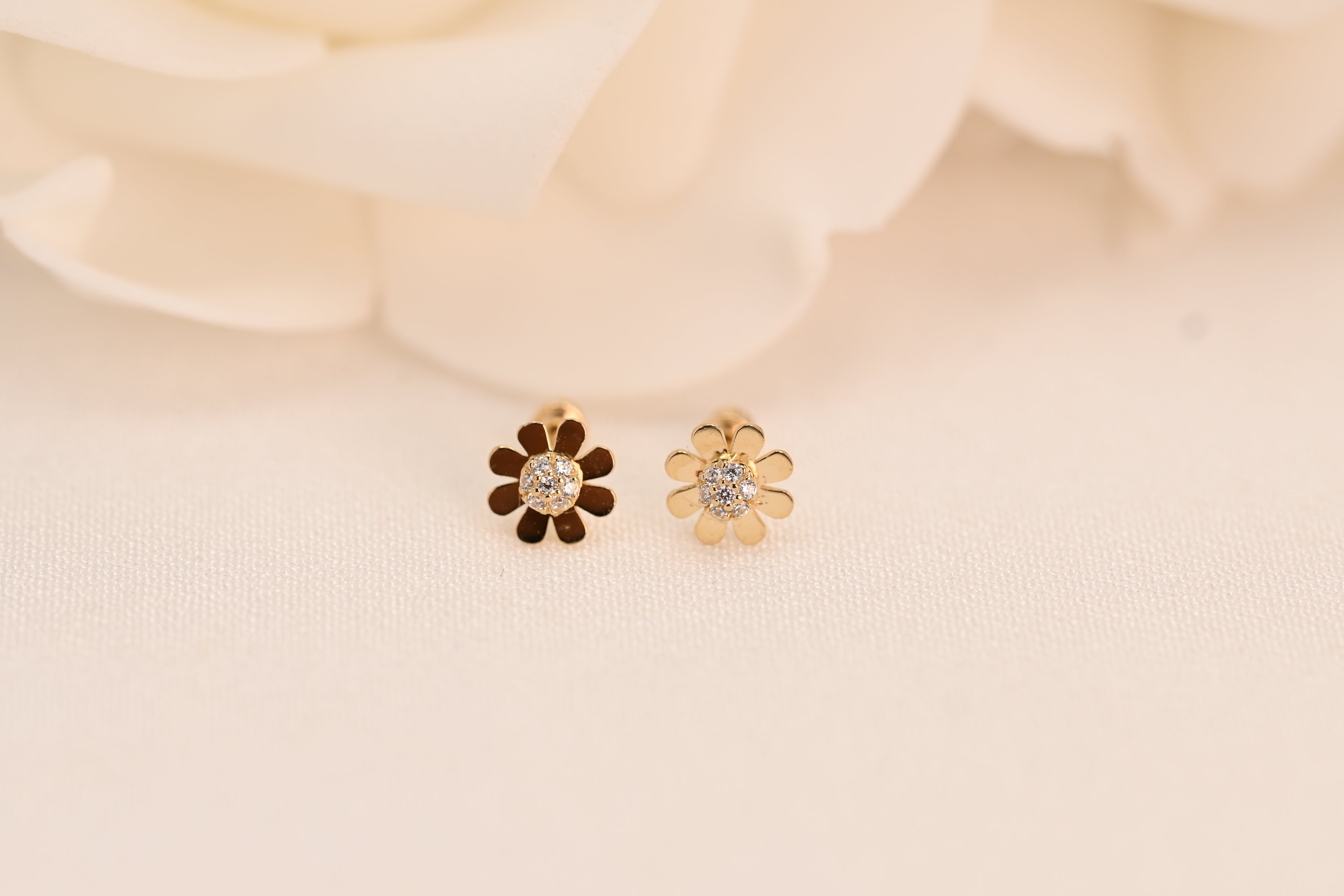 14k Daisy Cubic Zirconia Stud Earrings