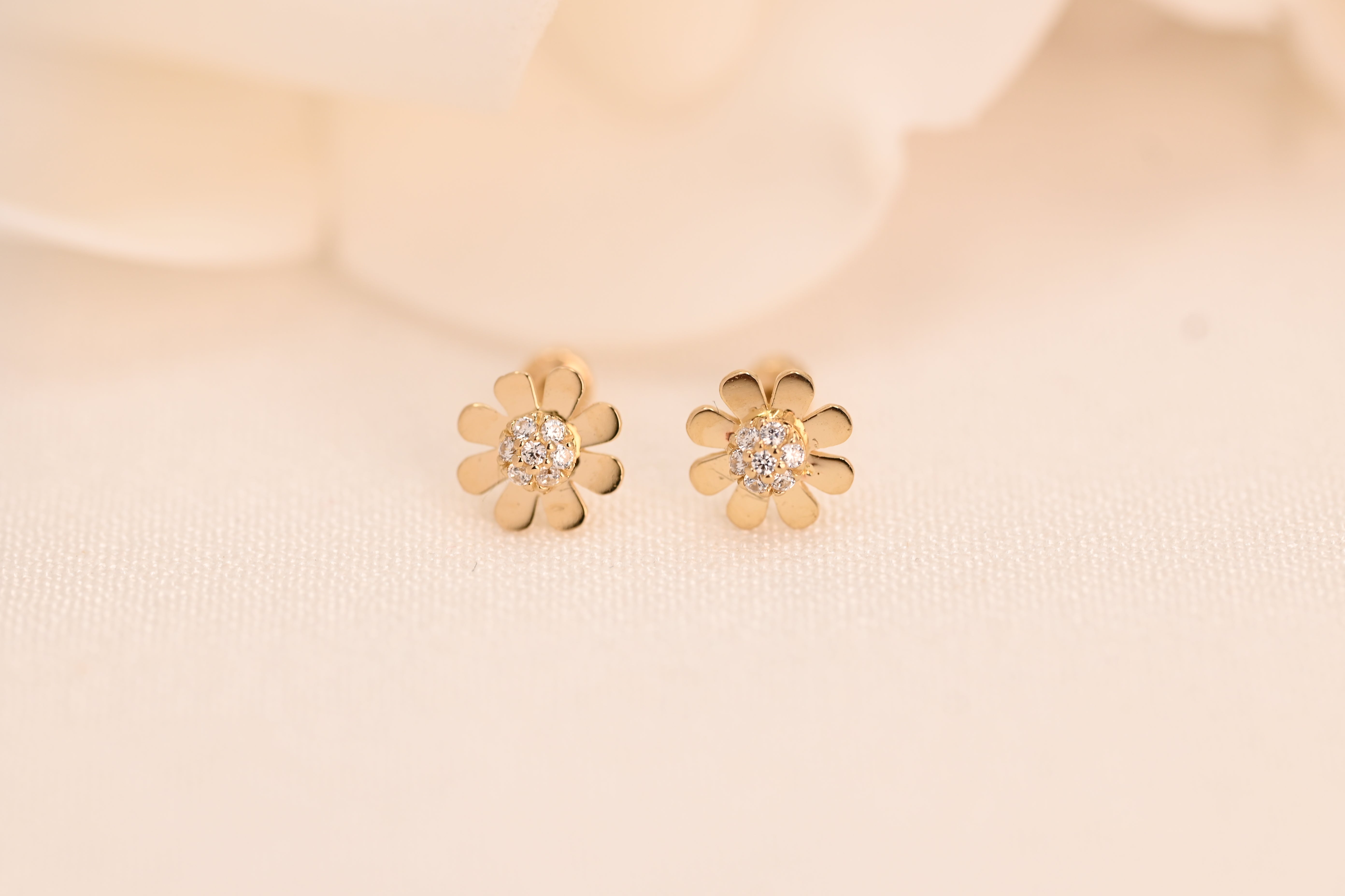 14k Daisy Cubic Zirconia Stud Earrings