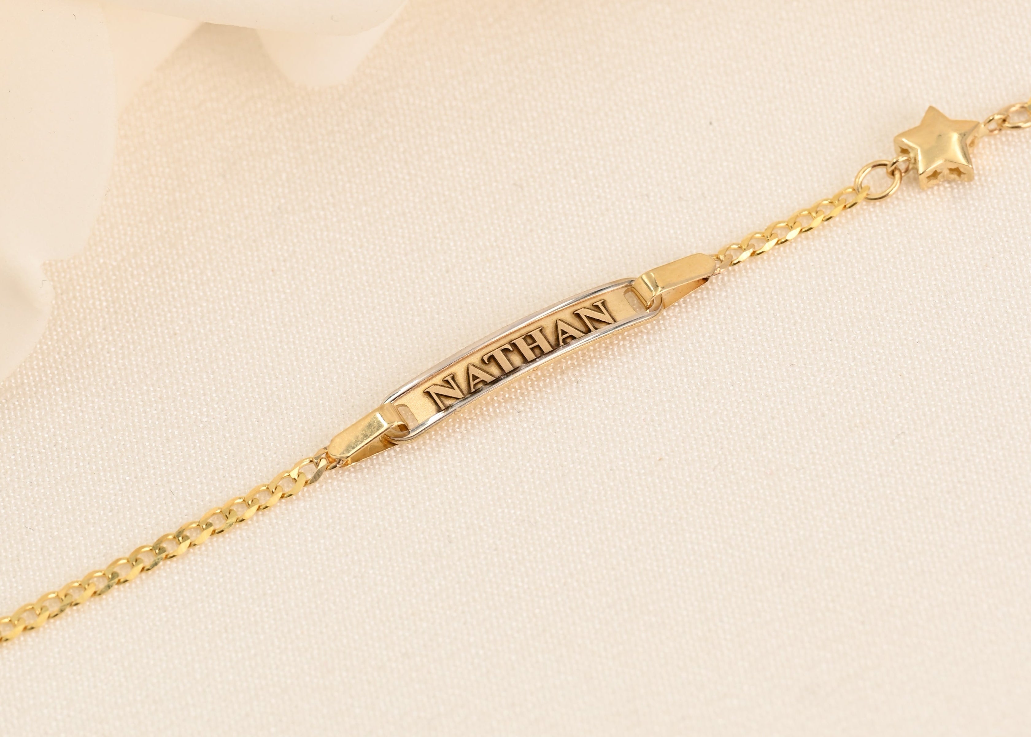 Pulseras con dijes para bebé de 14k