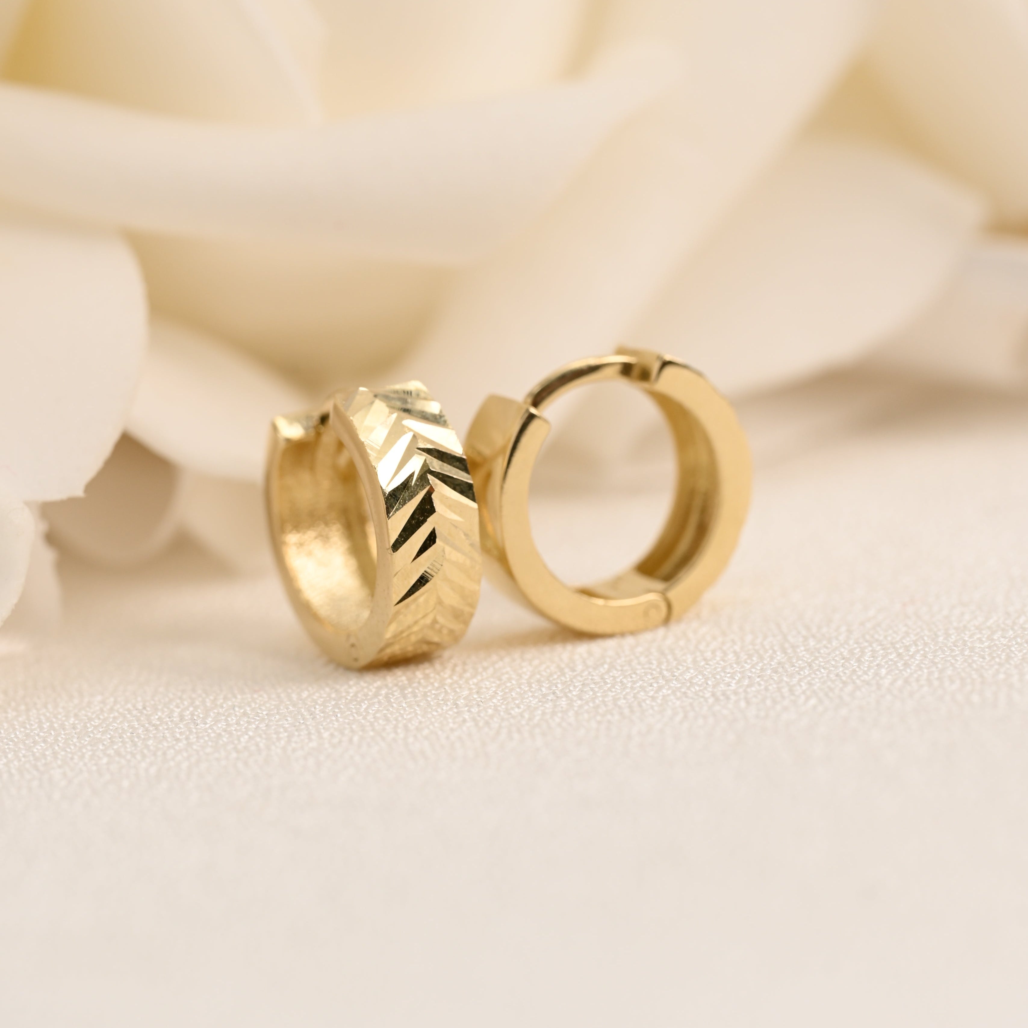 14K Diamond-Cut Chevron Huggie Earrings