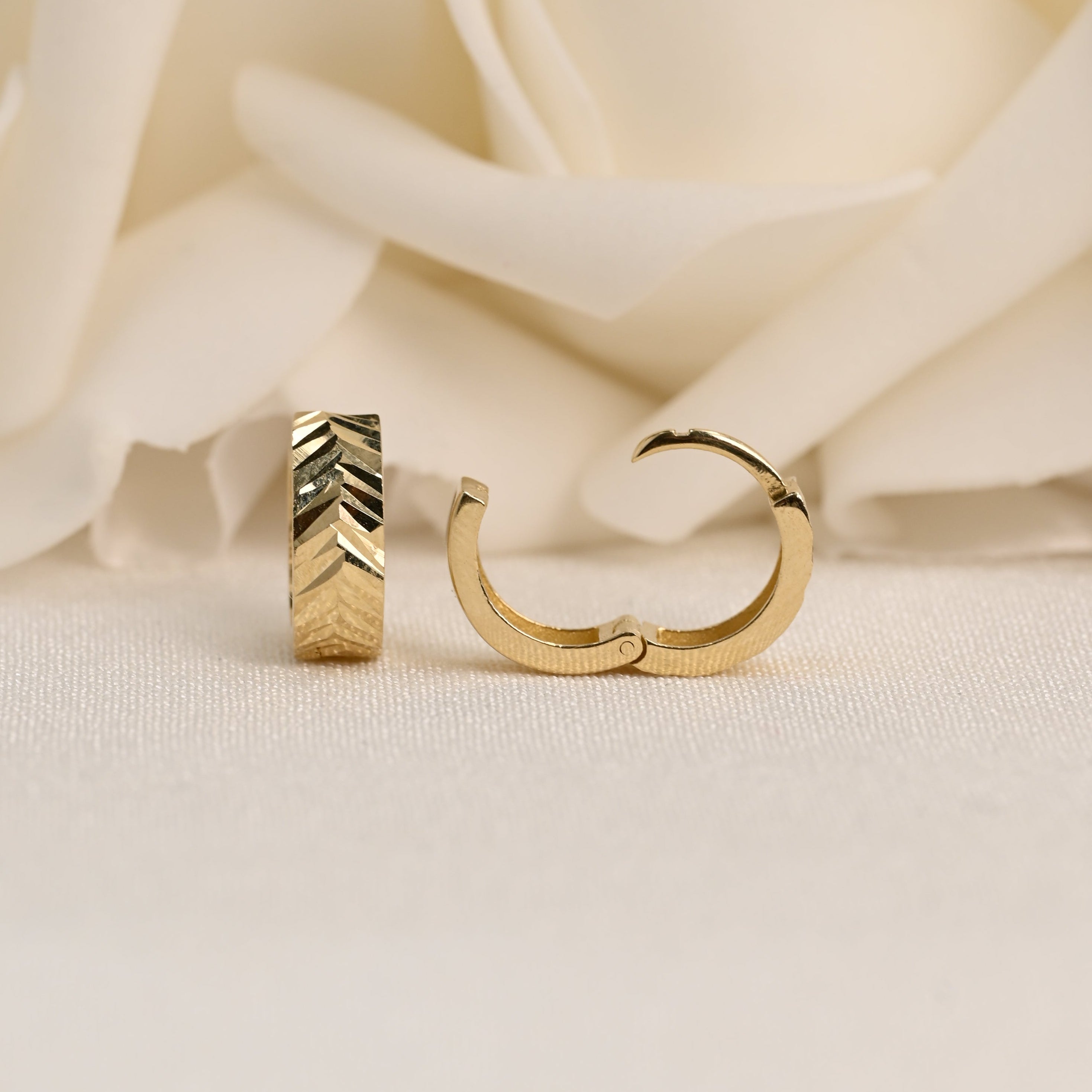 14K Diamond-Cut Chevron Huggie Earrings