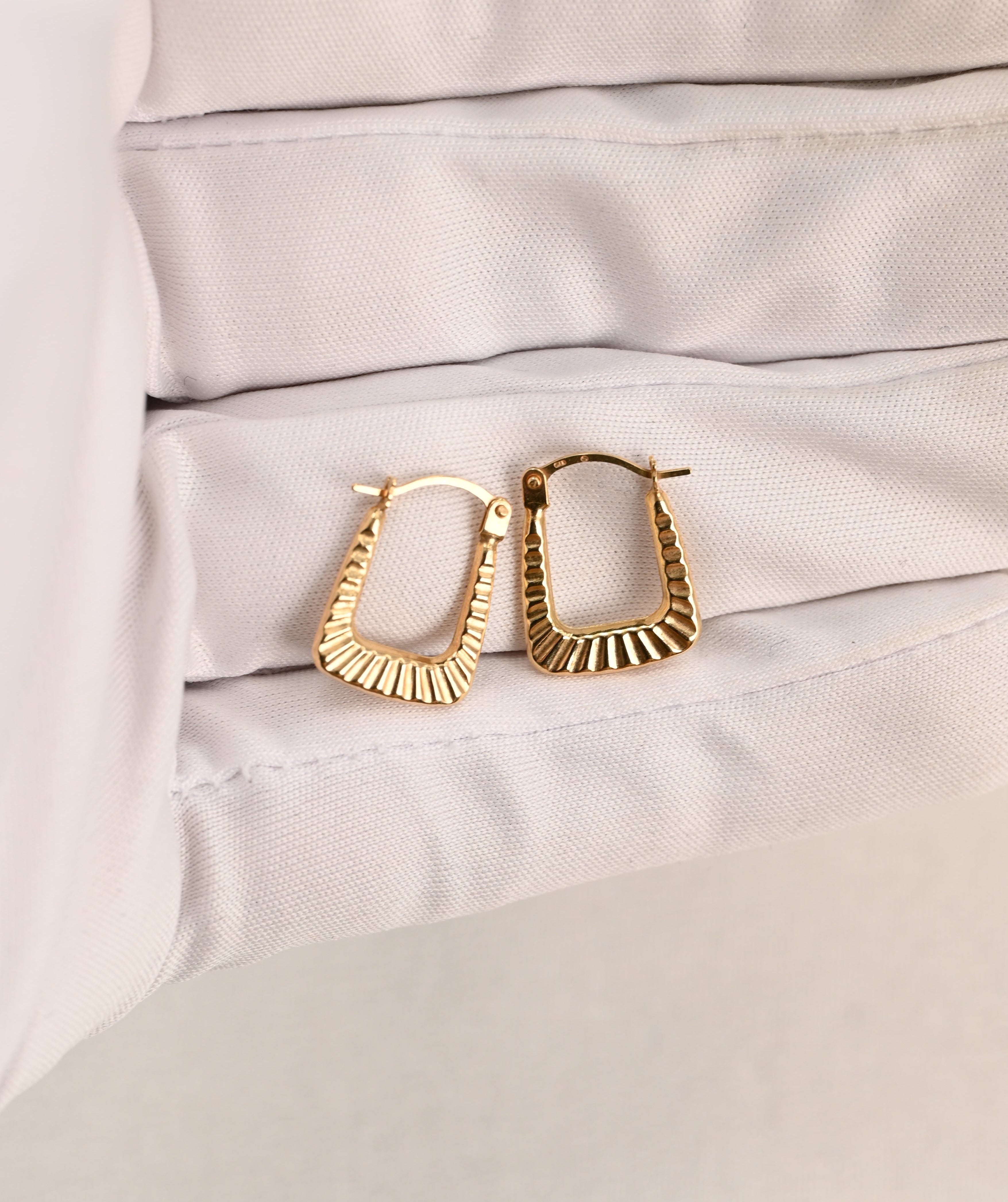 14K Diamond-Cut Square Hoop Earrings