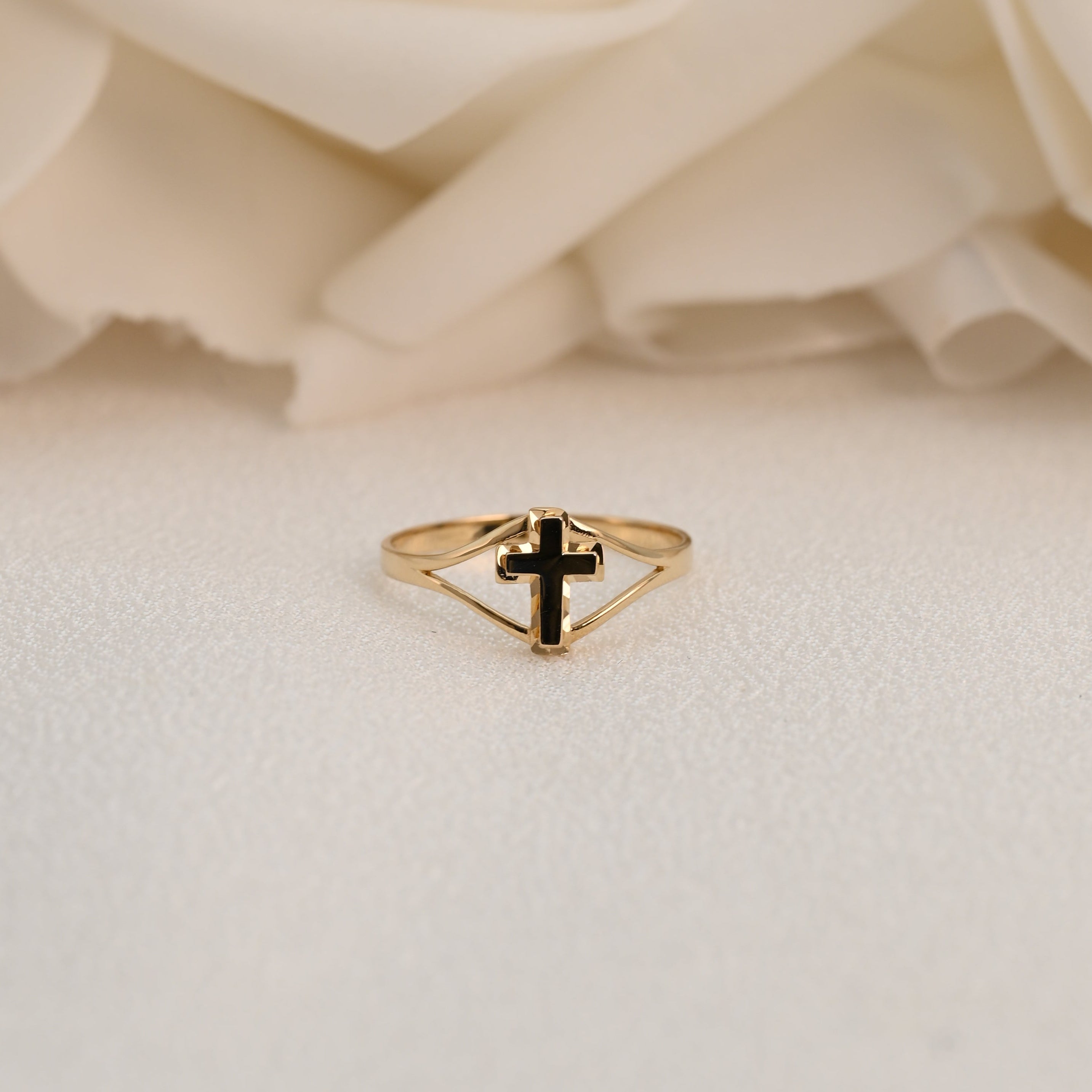 14k Detailed Cross Ring