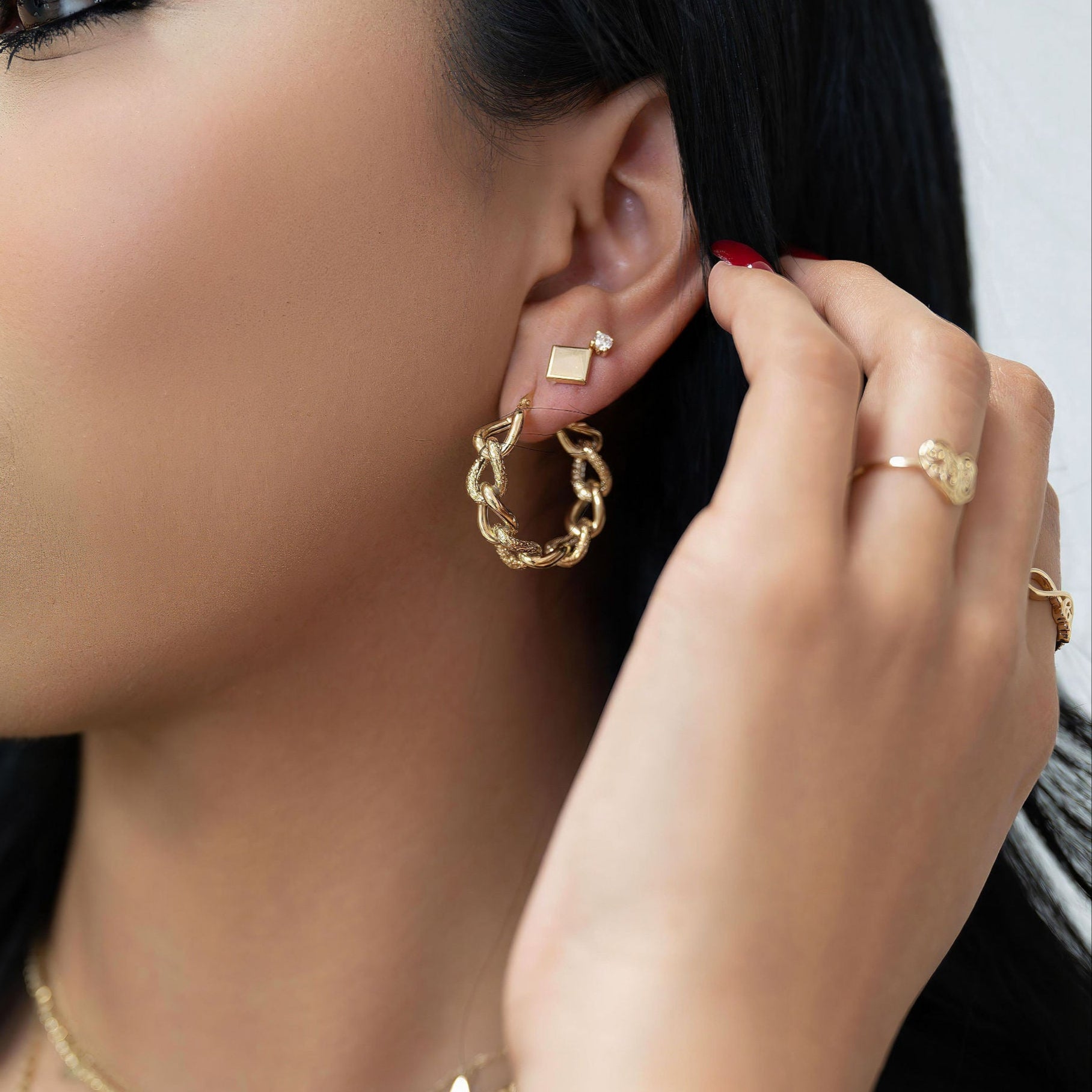 Aros cubanos llamativos de 14k