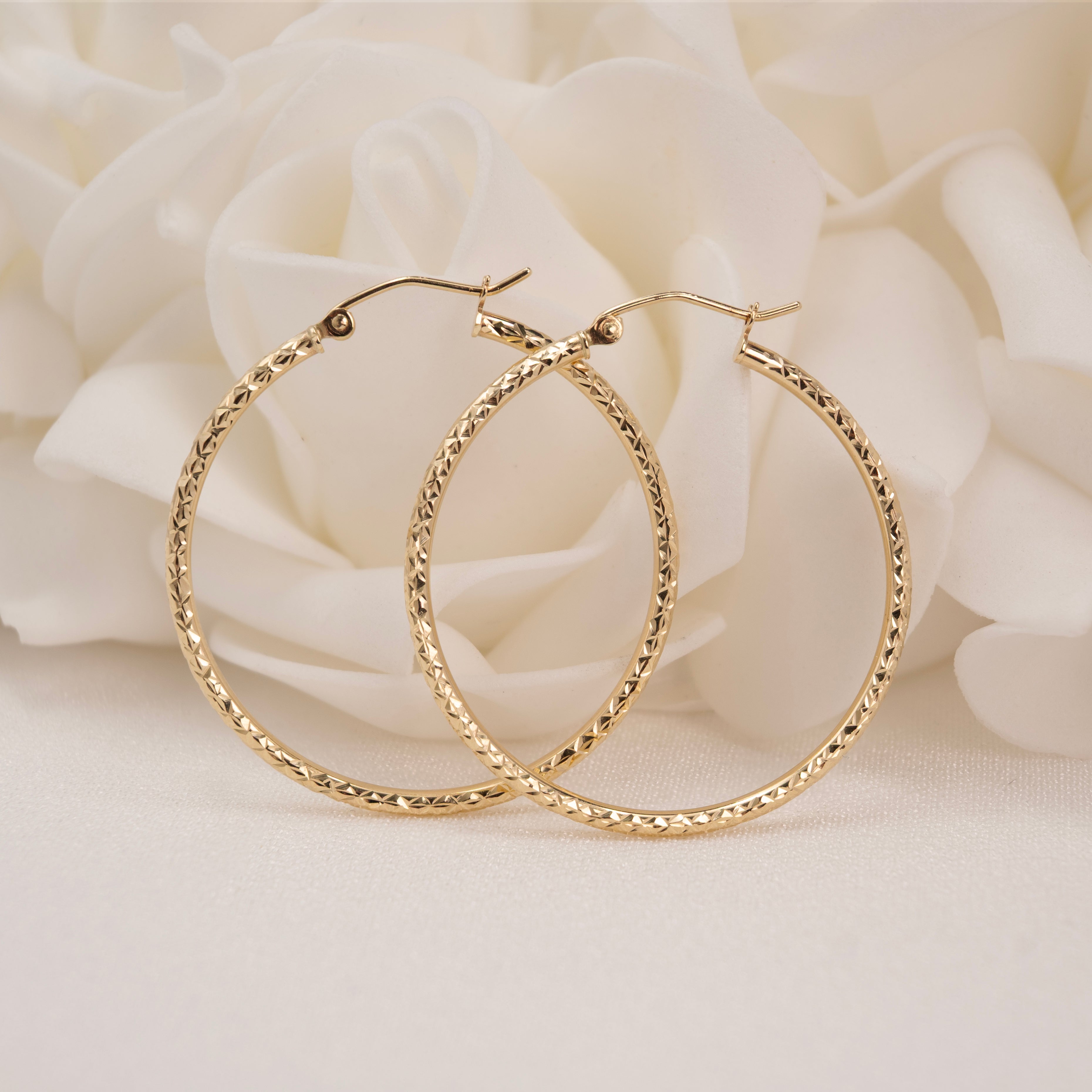 Aretes de aro con corte de diamante de 14 k 
