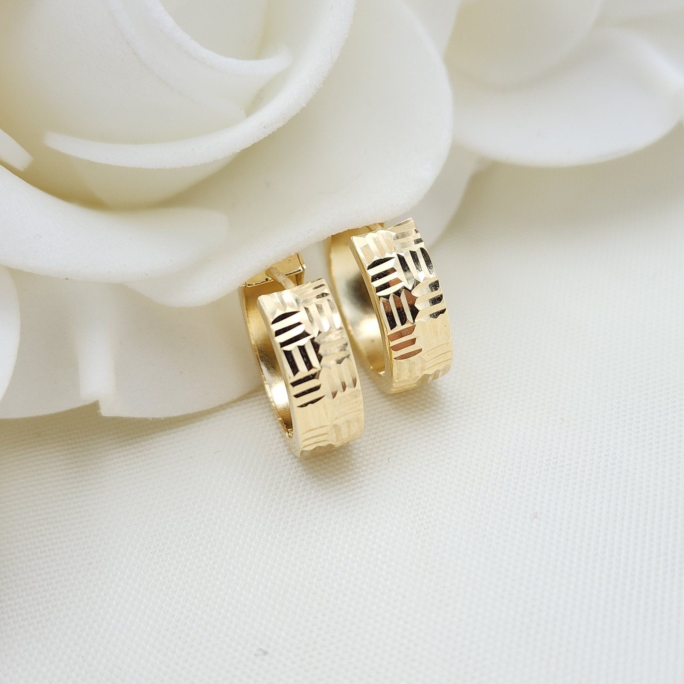 14k Lines Diamond Cut Pattern Huggies Earrings - 15MM - 5MM