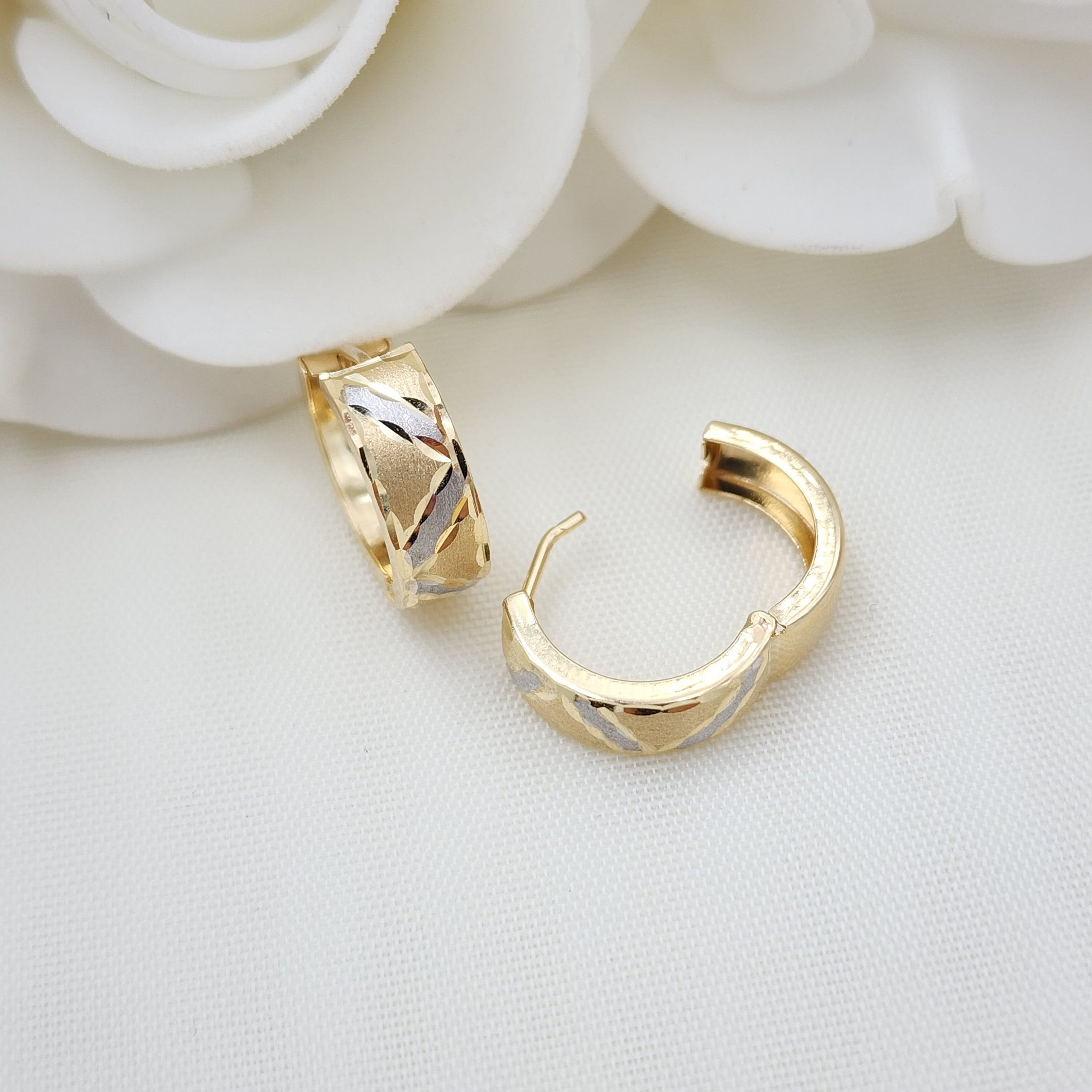 14k Diamond Cut Edges Huggies Earrings - 19MM & 5MM