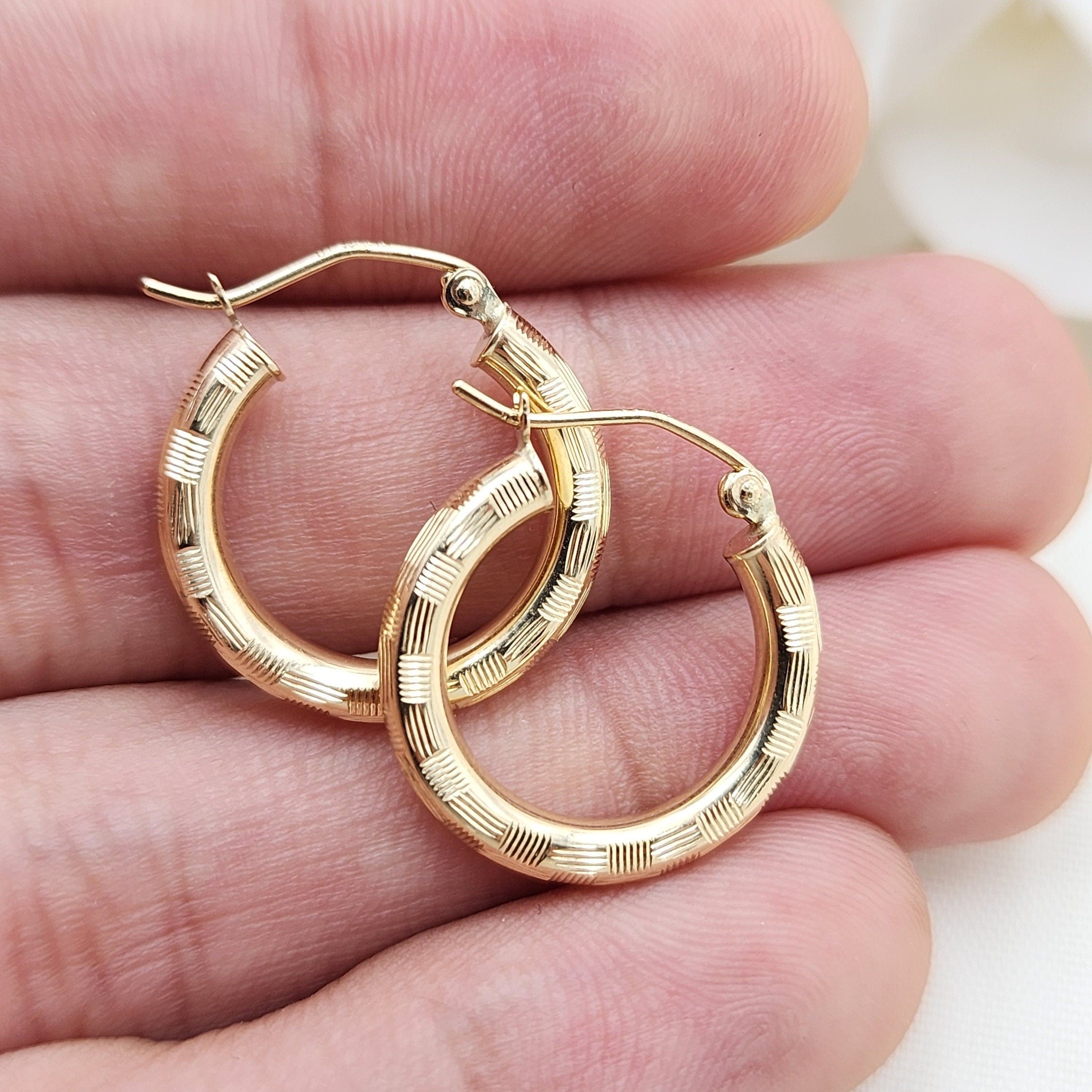 Real 14k Gold 3mm Square Diamond Cut Hoop Earrings - 3/4 Inches - 20MM - Shiny and Unique - Perfect For everyday - Lightweight Thick Hoops