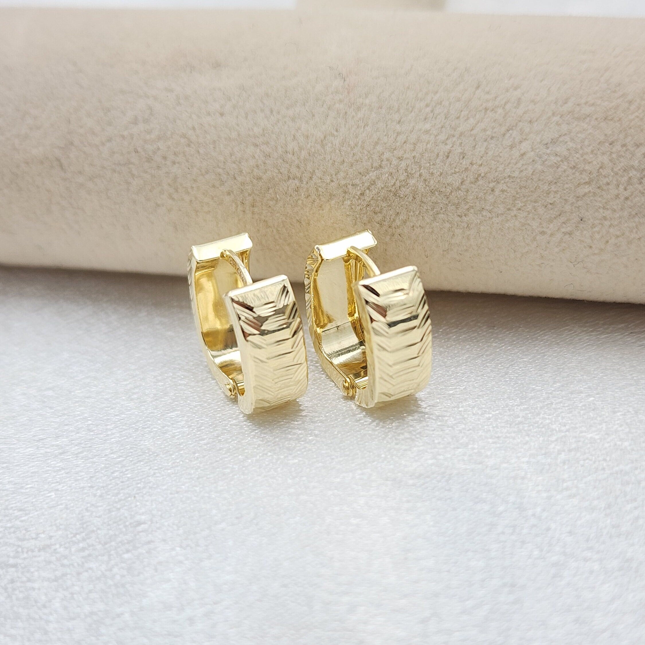 14k Squared Diamond Cut Huggies Earrings - 14mm