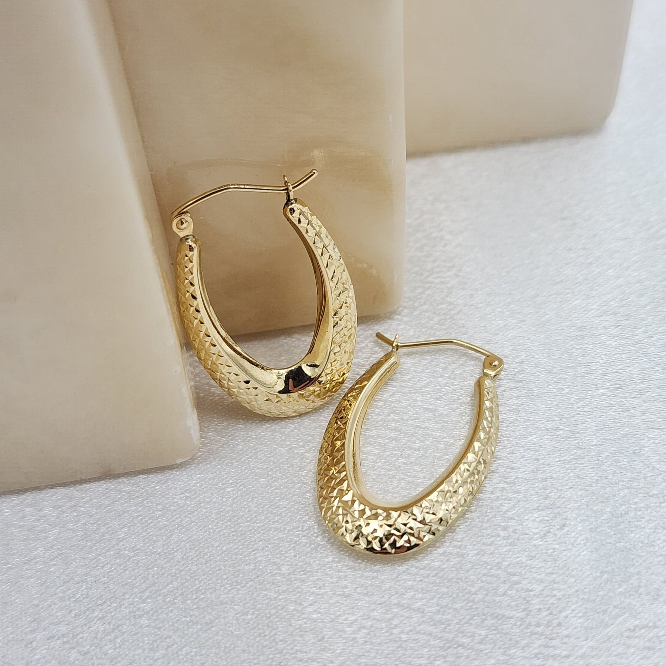 Beautiful 14k Gold Diamond Cut Oval Hoop Earrings