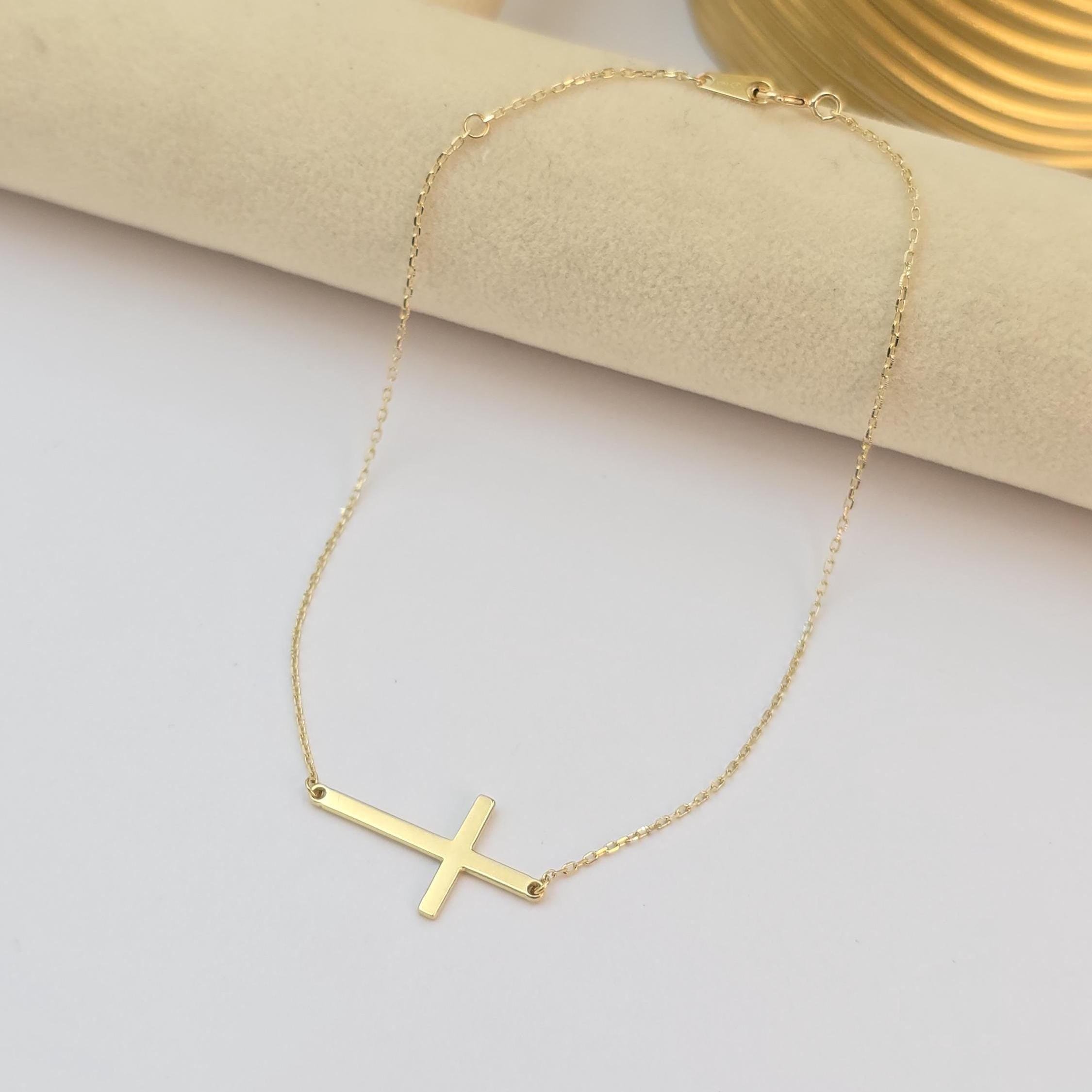 Dainty 14k Gold Adjustable Cross Bracelet - Minimalist piece for her - Fine Jewelry - Gift For Her