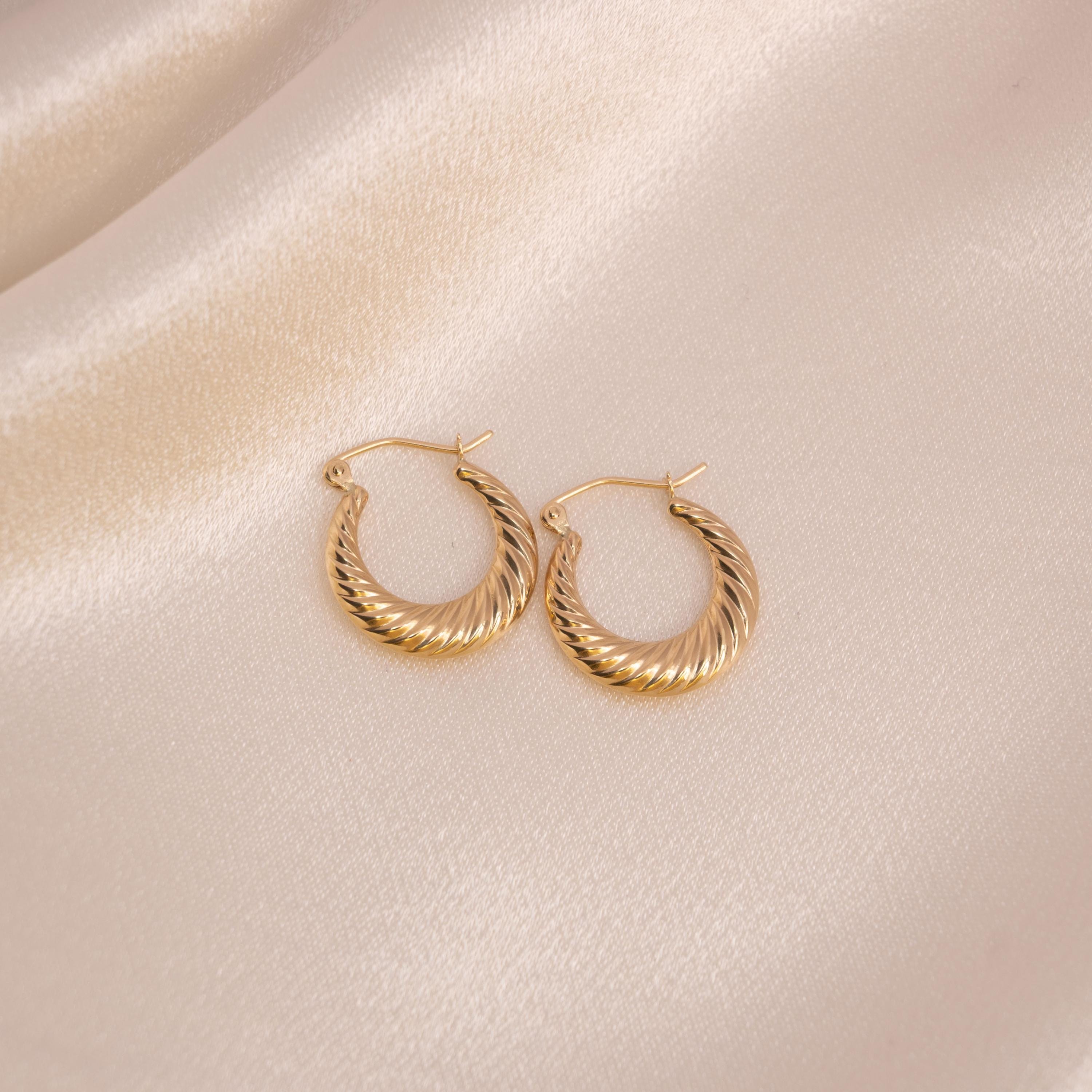 Small 14K Gold Shrimp Hoop Earrings – 17mm - Perfect Gift For Her - Polished & Elegant - Your Everyday Hoops