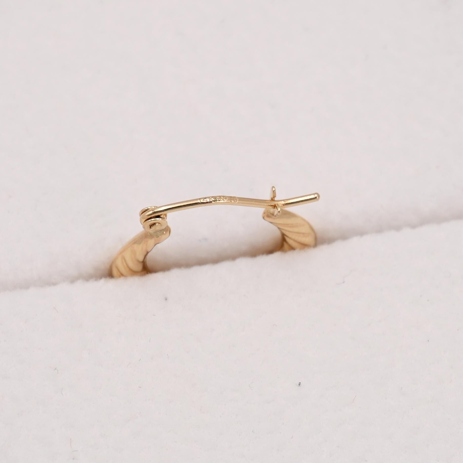 Small 14K Gold Shrimp Hoop Earrings – 17mm - Perfect Gift For Her - Polished & Elegant - Your Everyday Hoops