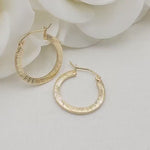 20MM 14k Gold Shiny Diamond Cut Hoop Earrings - 3/4 Inch - 2.5 mm Thick - For Her - Modern Jewelry